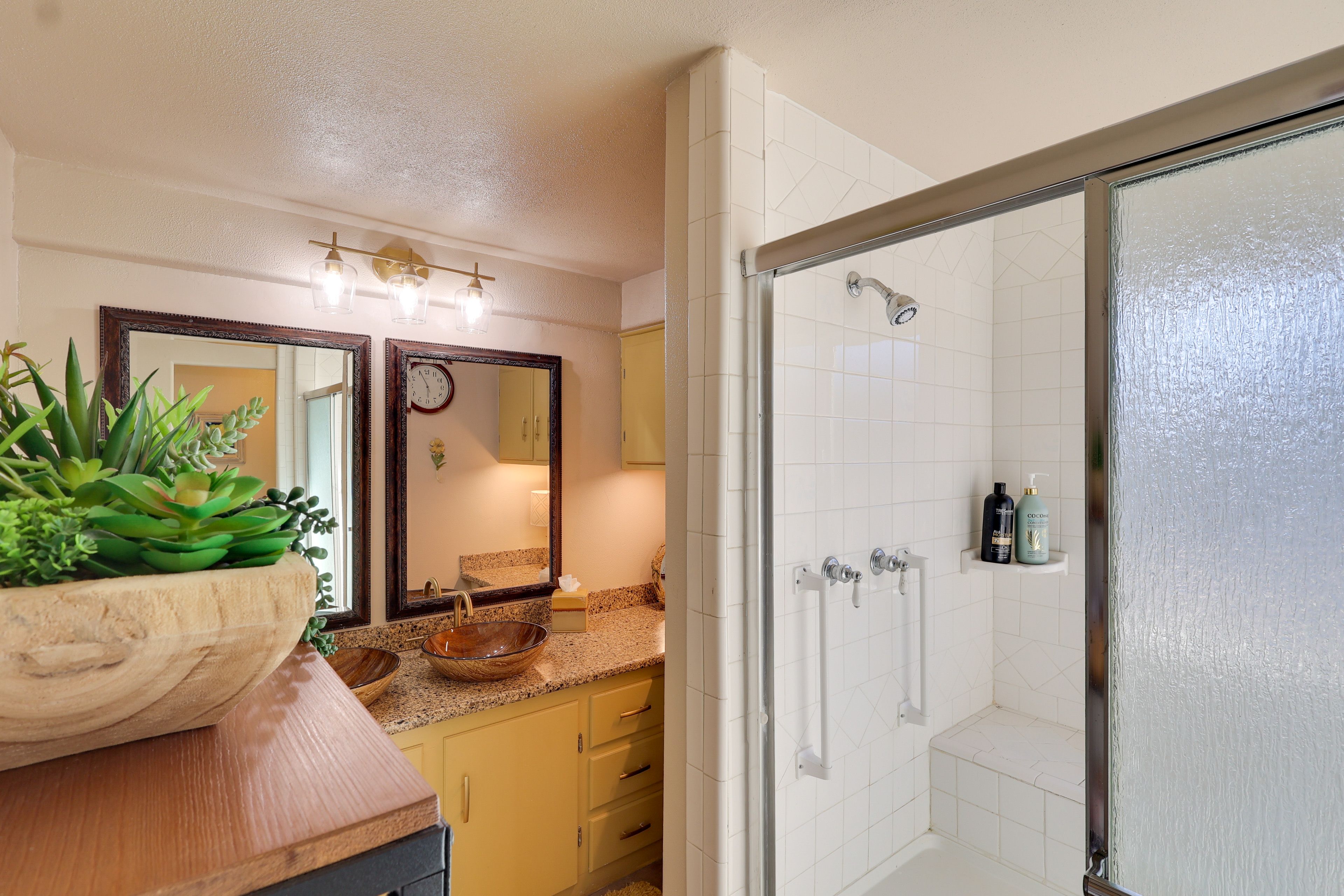 Bathroom | Towels Provided