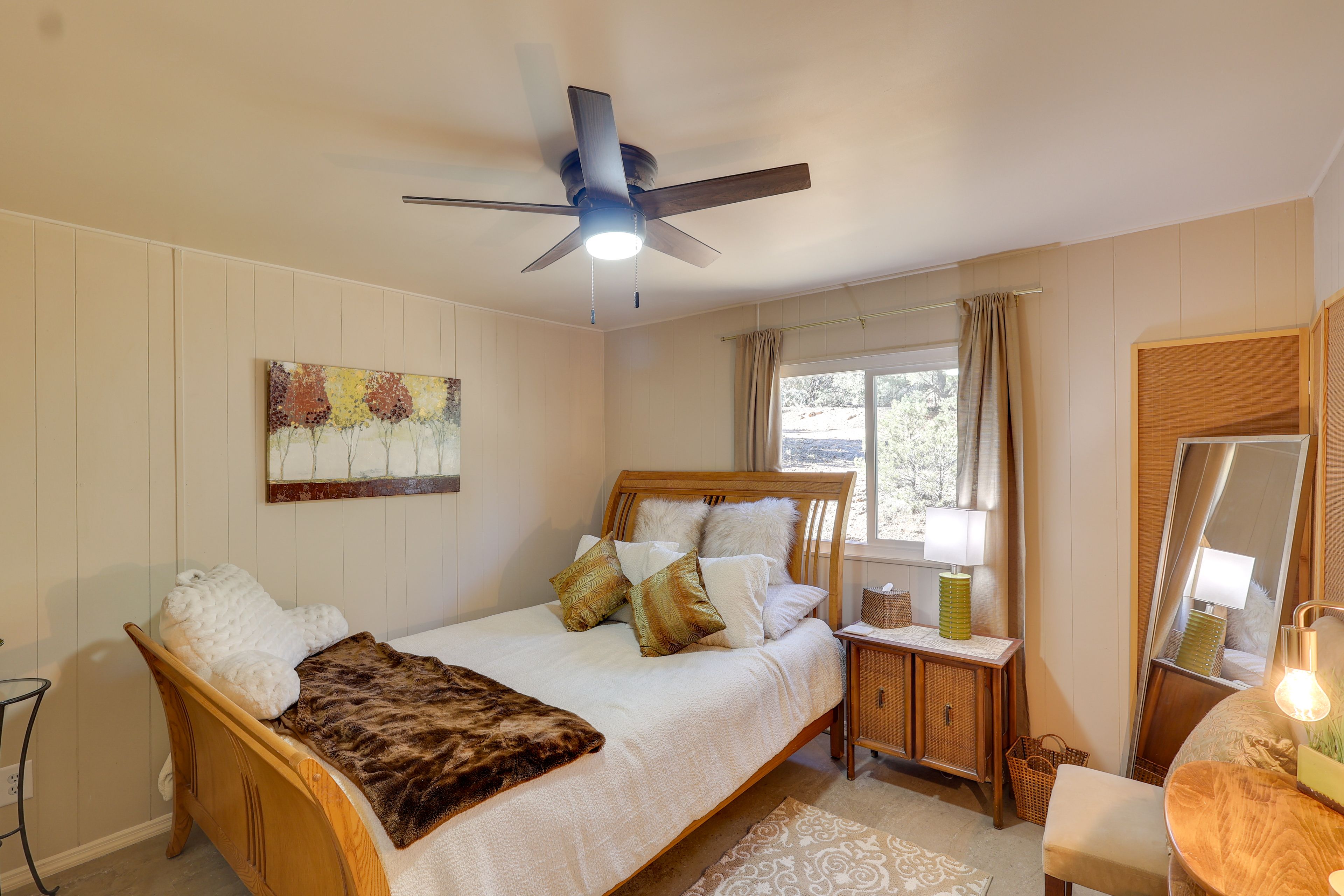 Bedroom 3 | Queen Bed