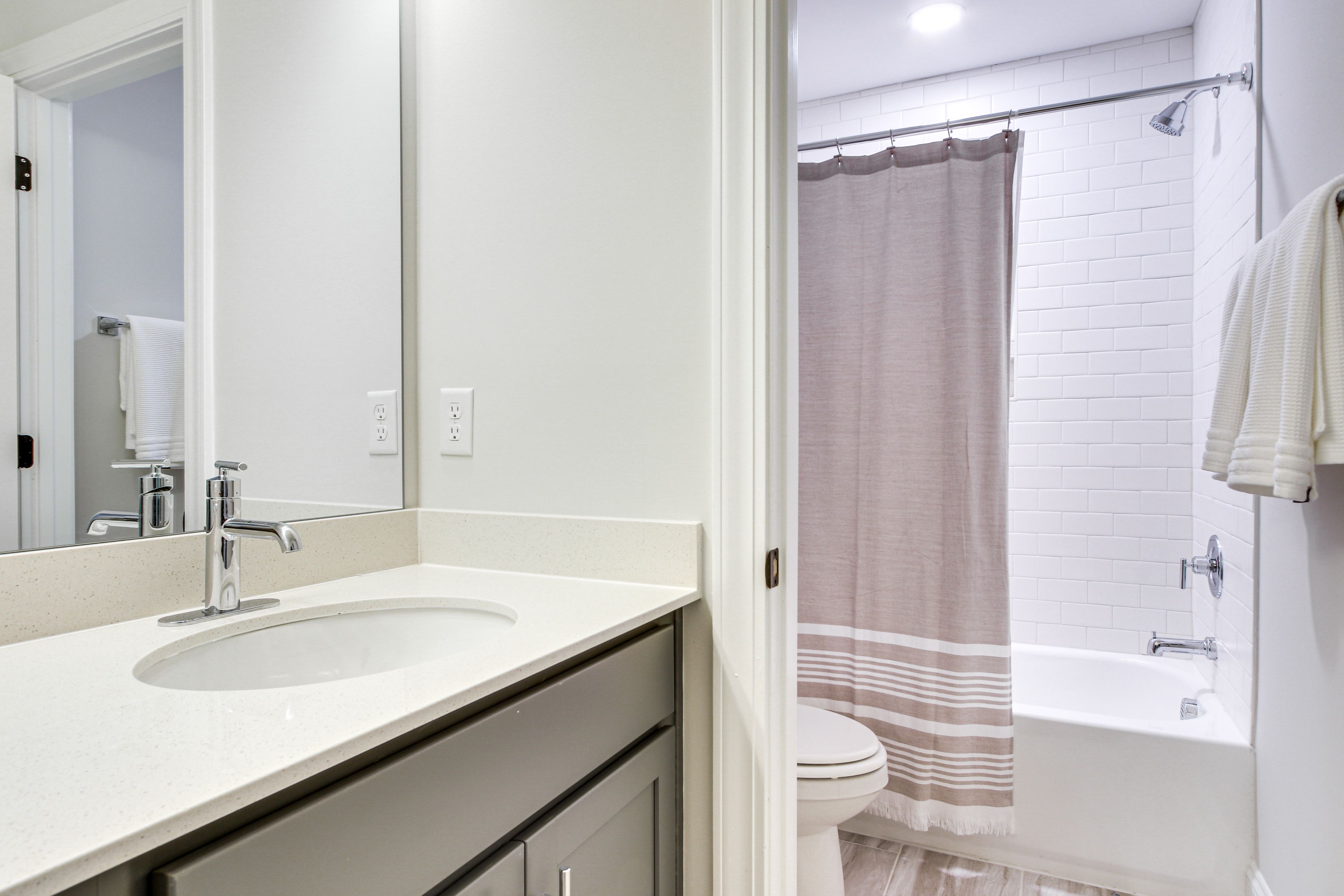 Full Bathroom | 2nd Floor