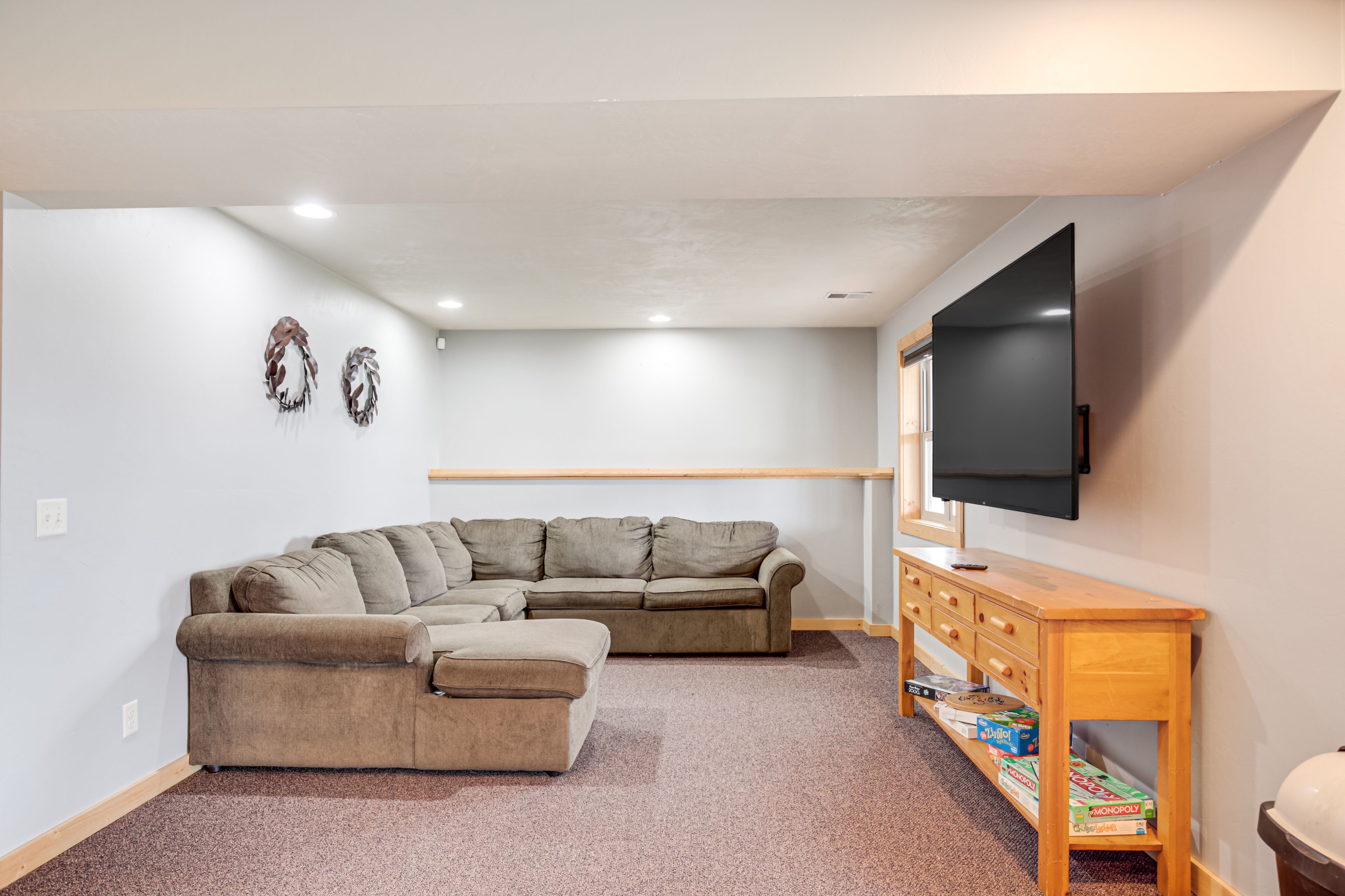 Walk-Out Basement | Smart TV | Board Games | Lower Level