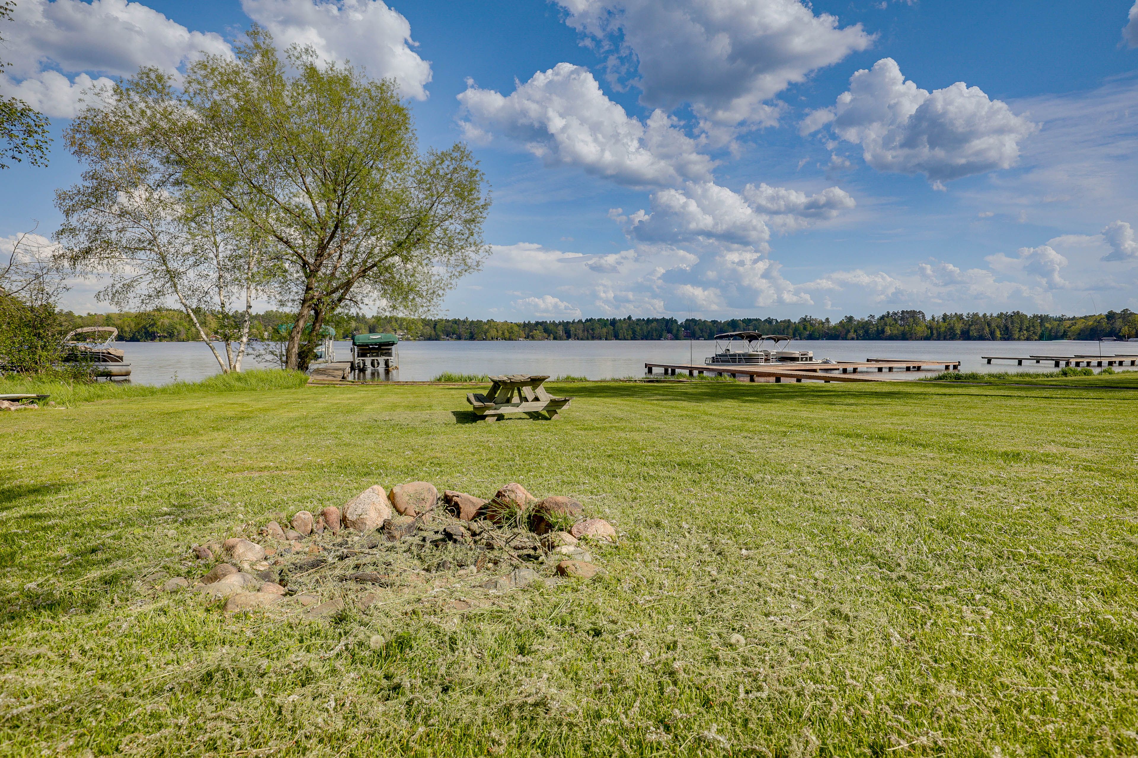 Spacious Yard | Fire Pit | Picnic Table