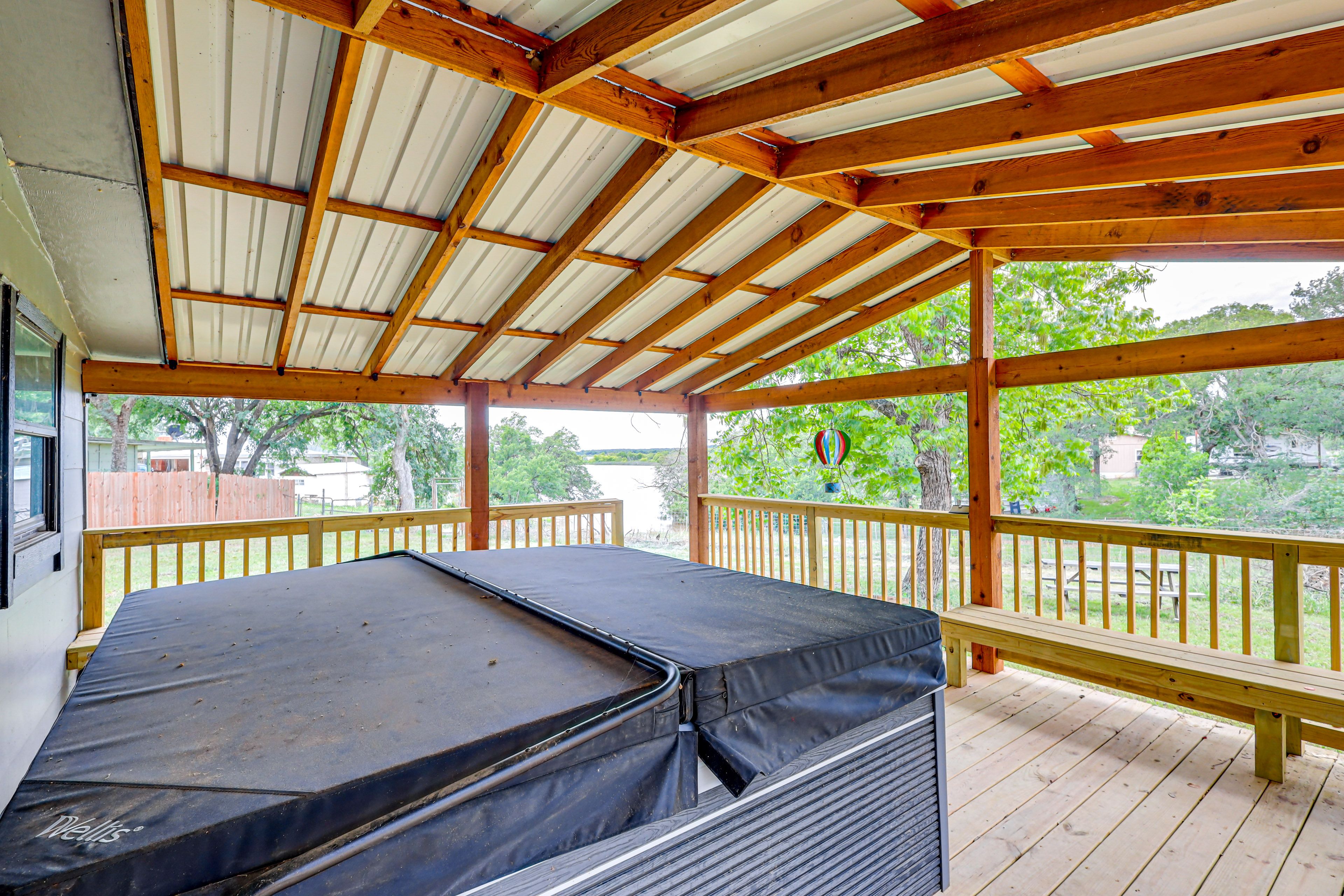Deck | Hot Tub