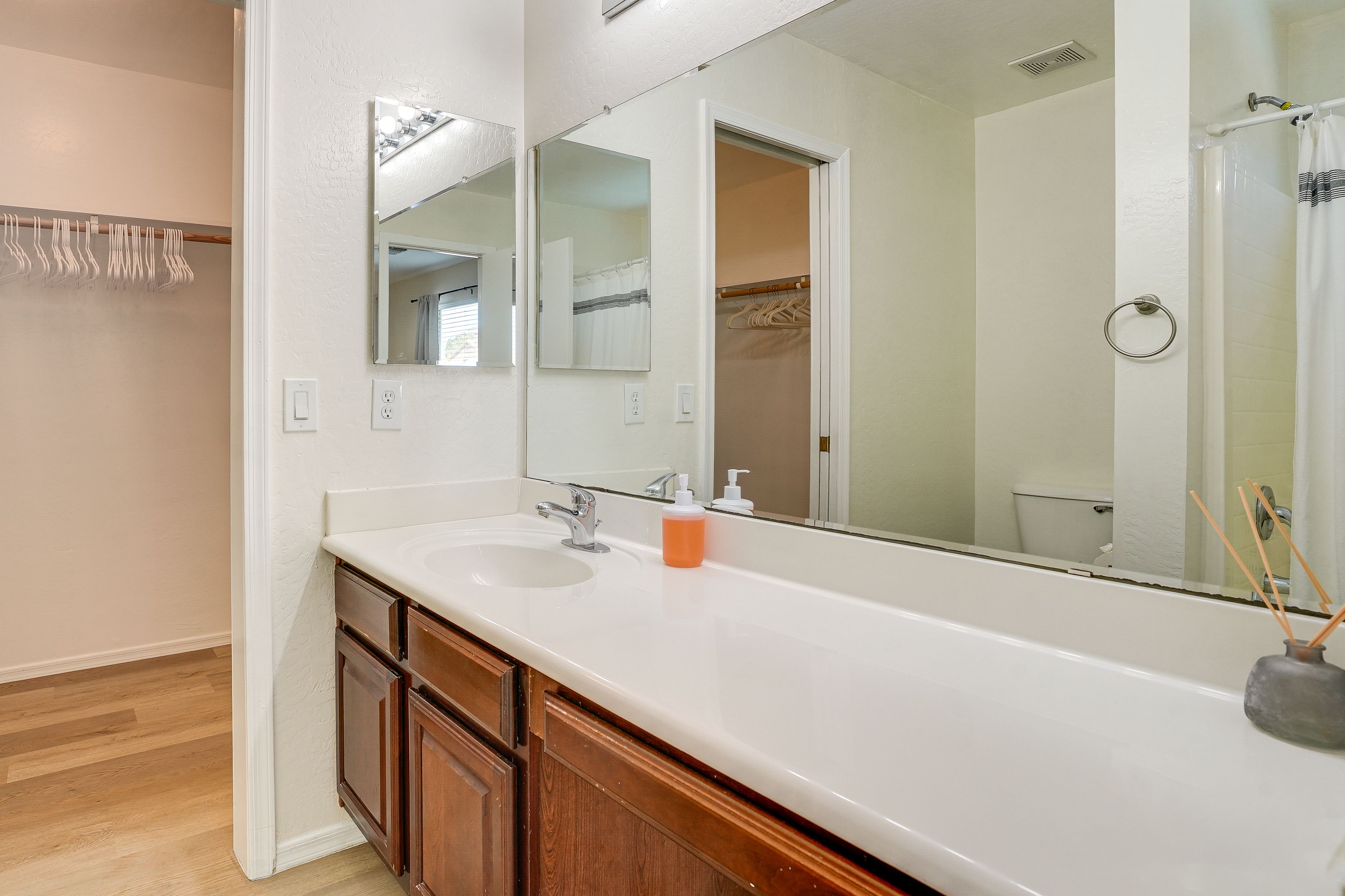 En-Suite Bathroom | Towels Provided | Walk-In Closet