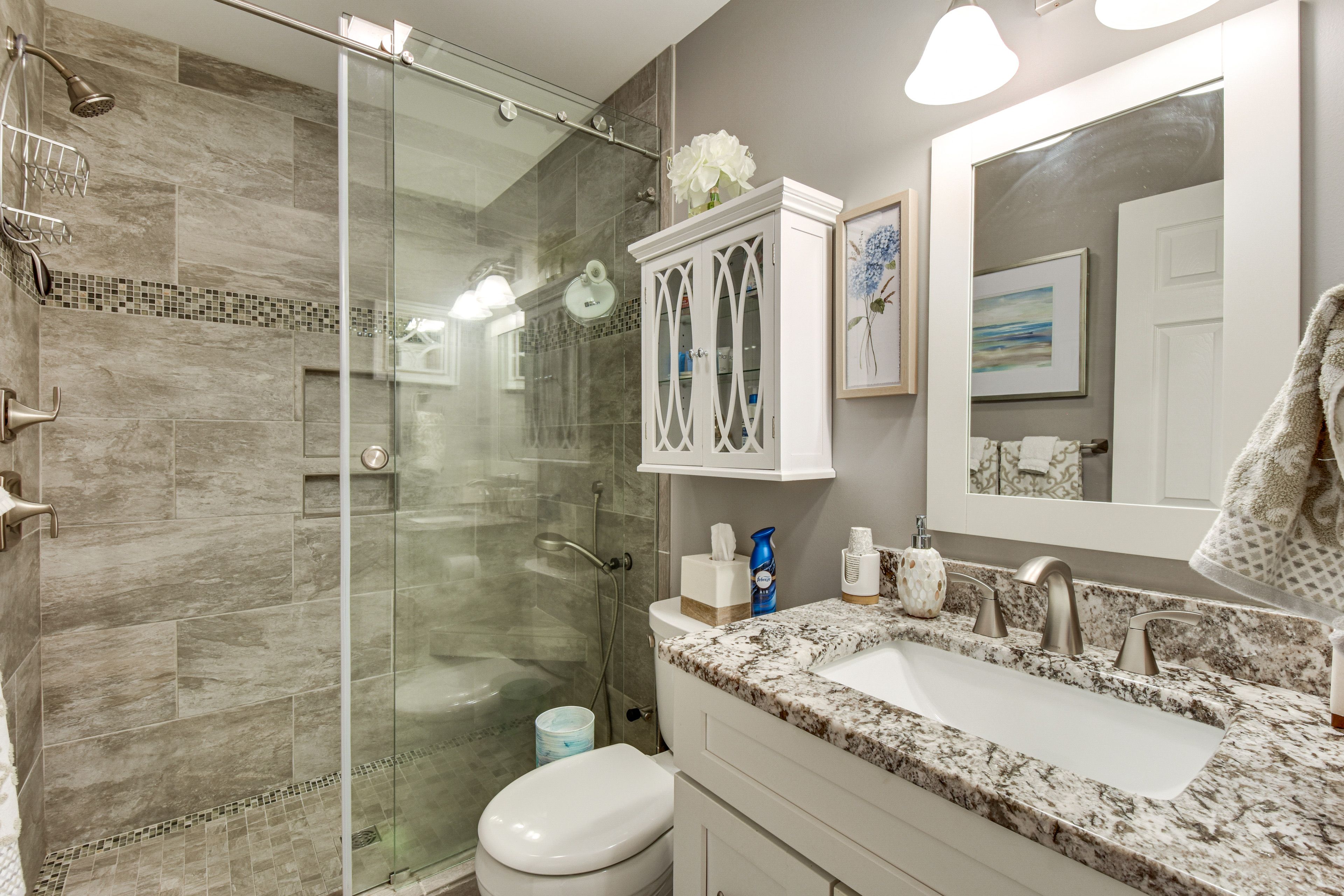 Full Bathroom | 1st Floor