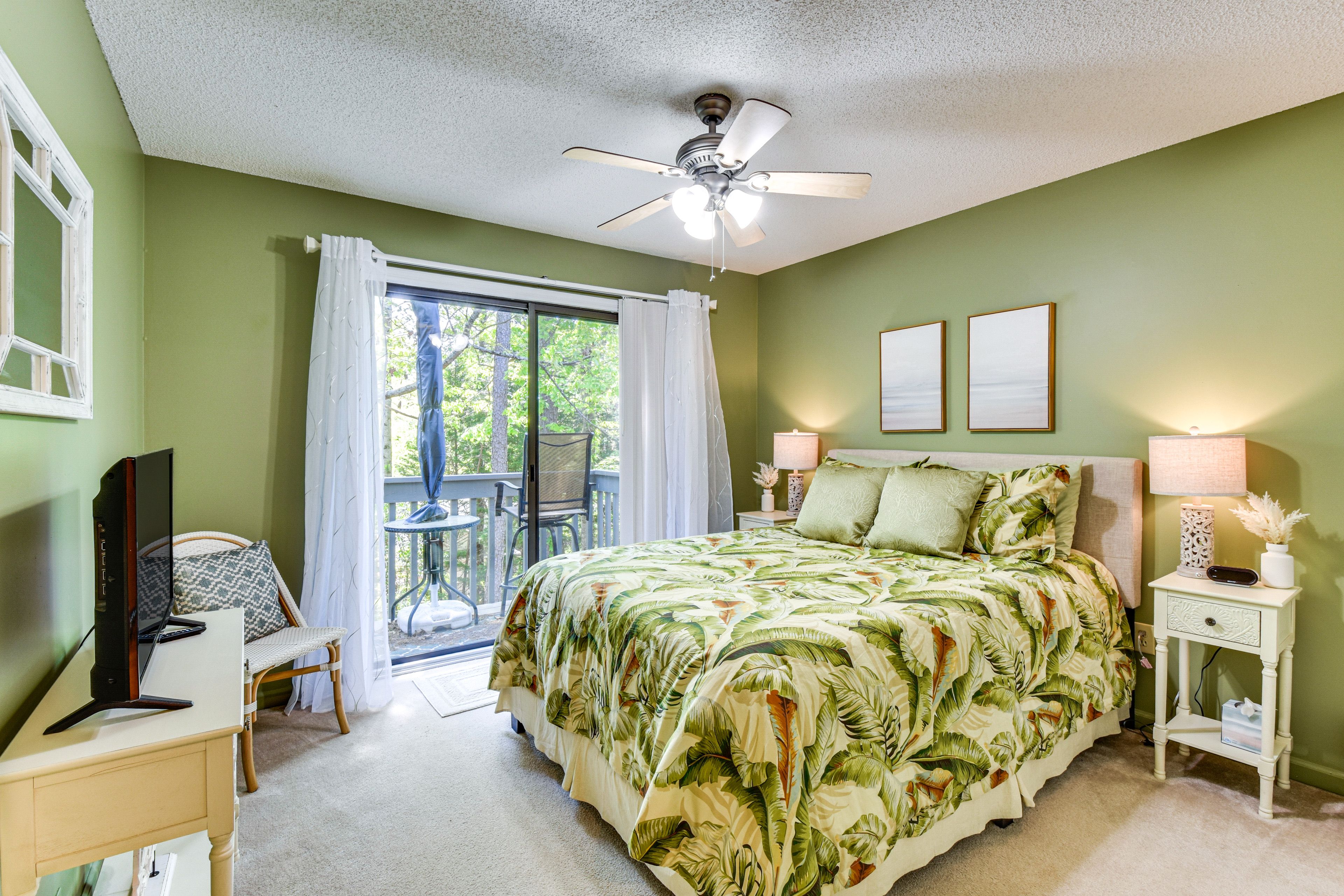 Bedroom 1 | Queen Bed | 2nd Floor | Linens Provided