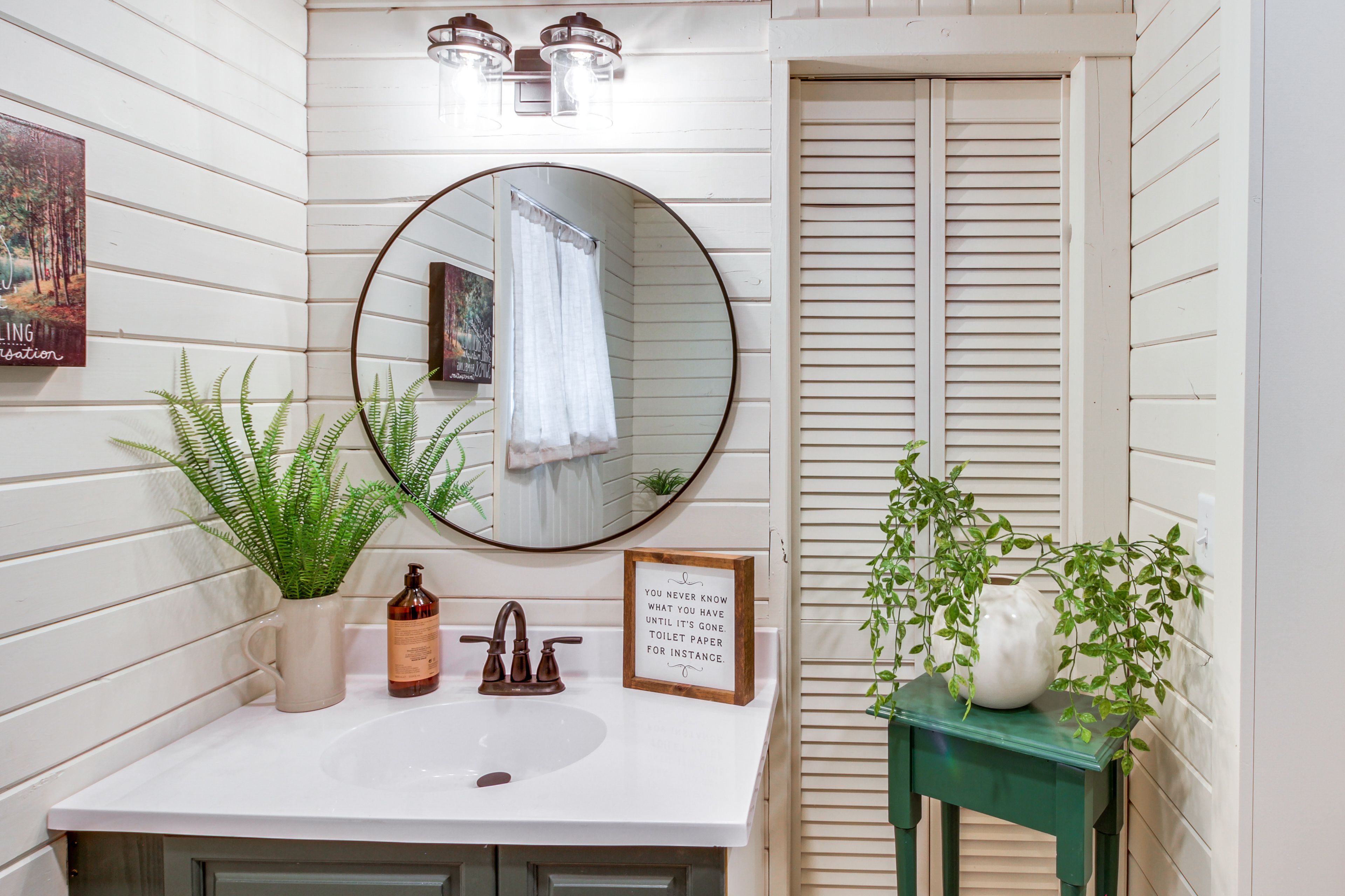 Full Bathroom | Towels Provided | 1st Floor