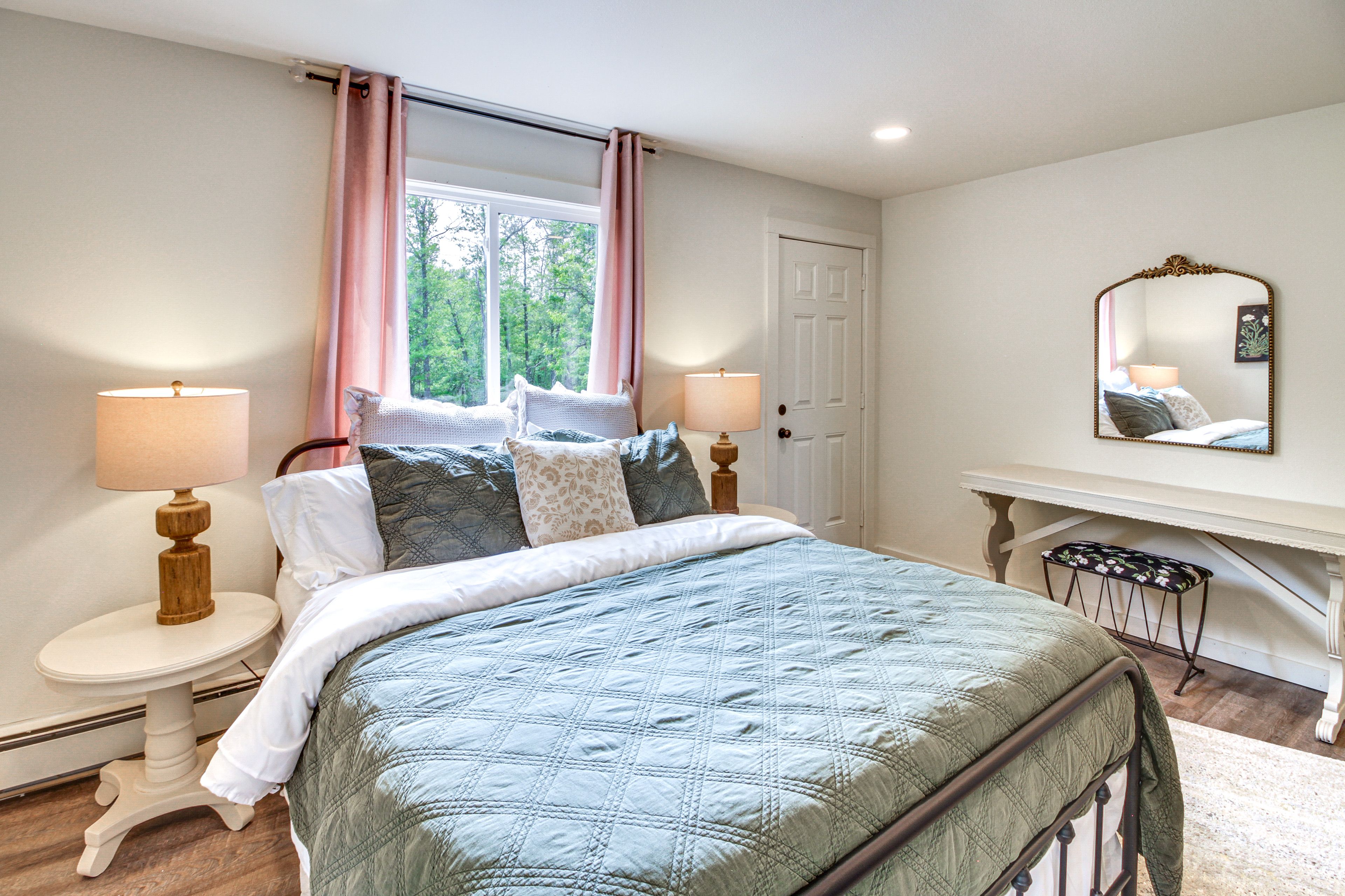 Bedroom 2 | King Bed | 2nd Floor
