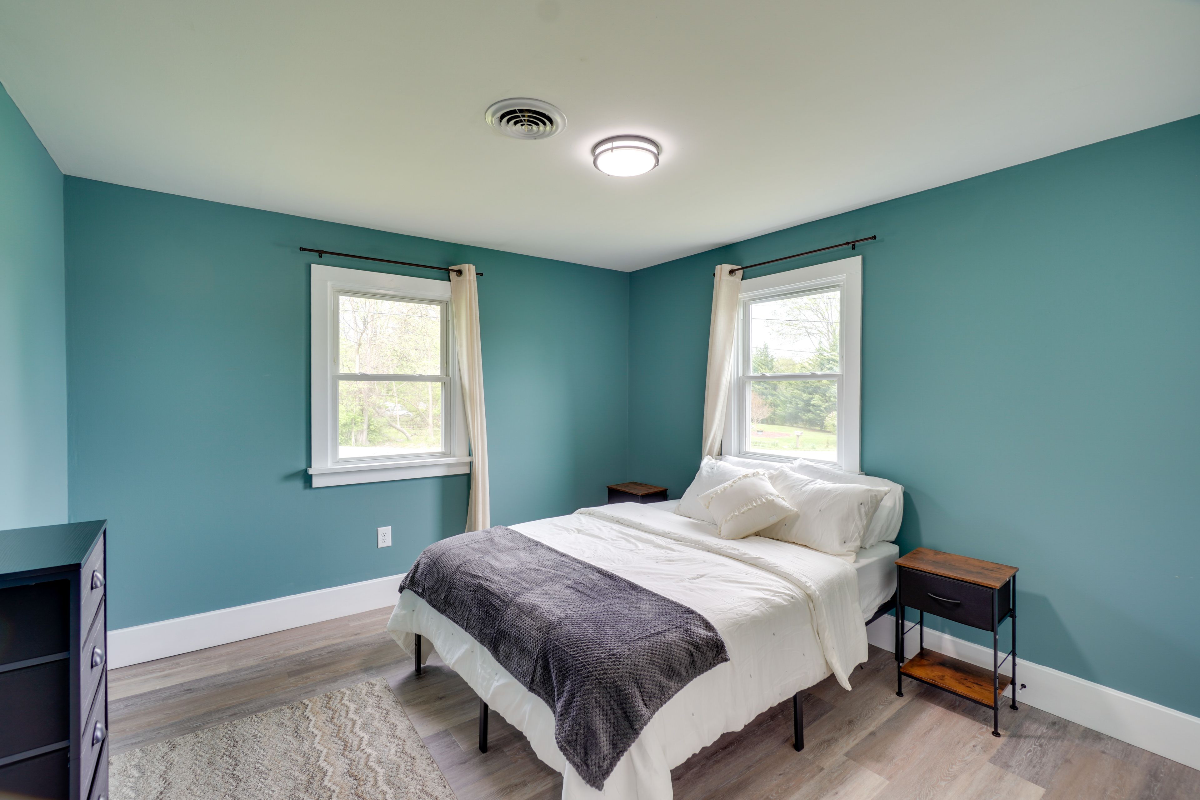 Bedroom 2 | Queen Bed