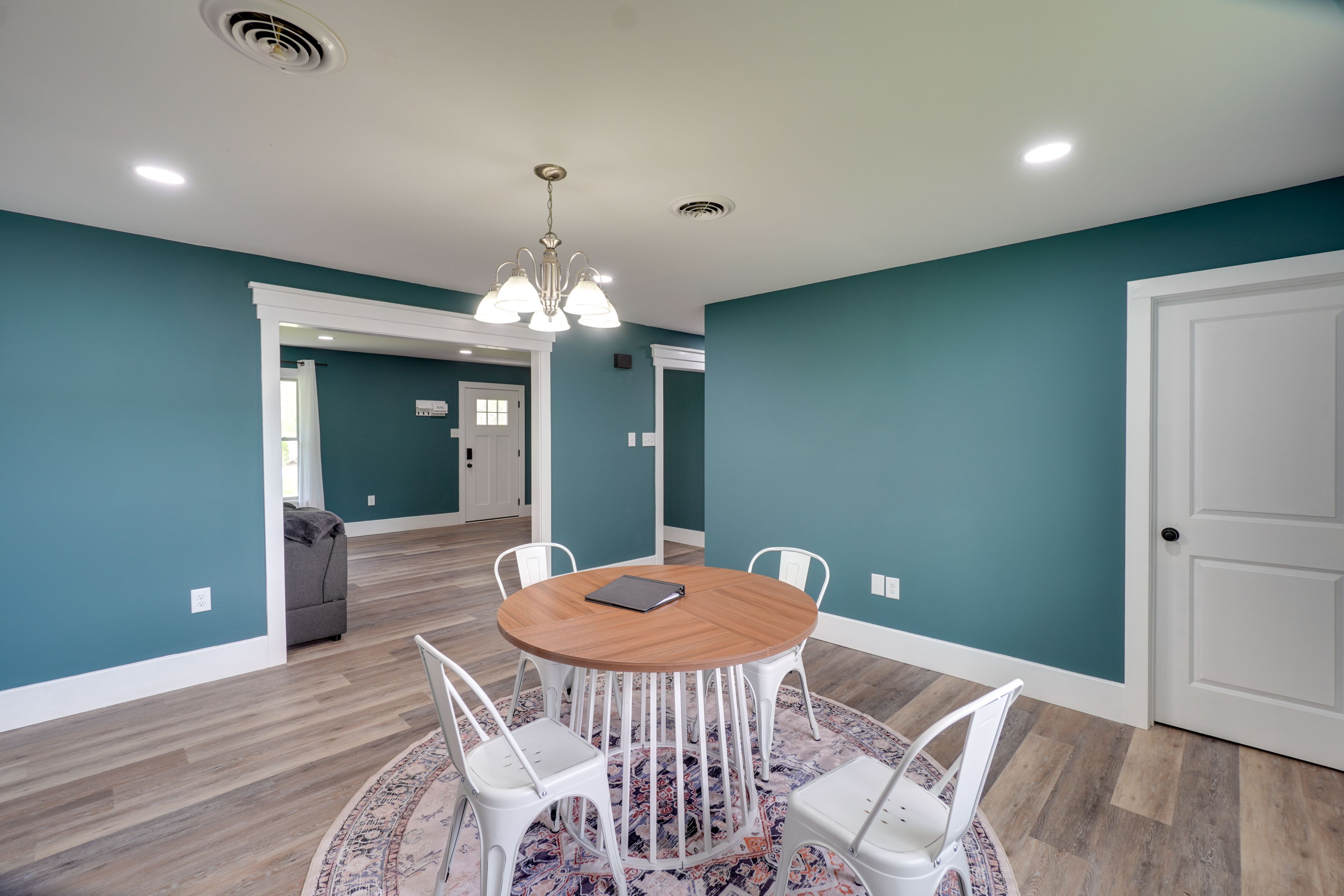 Dining Area | Dishware & Flatware