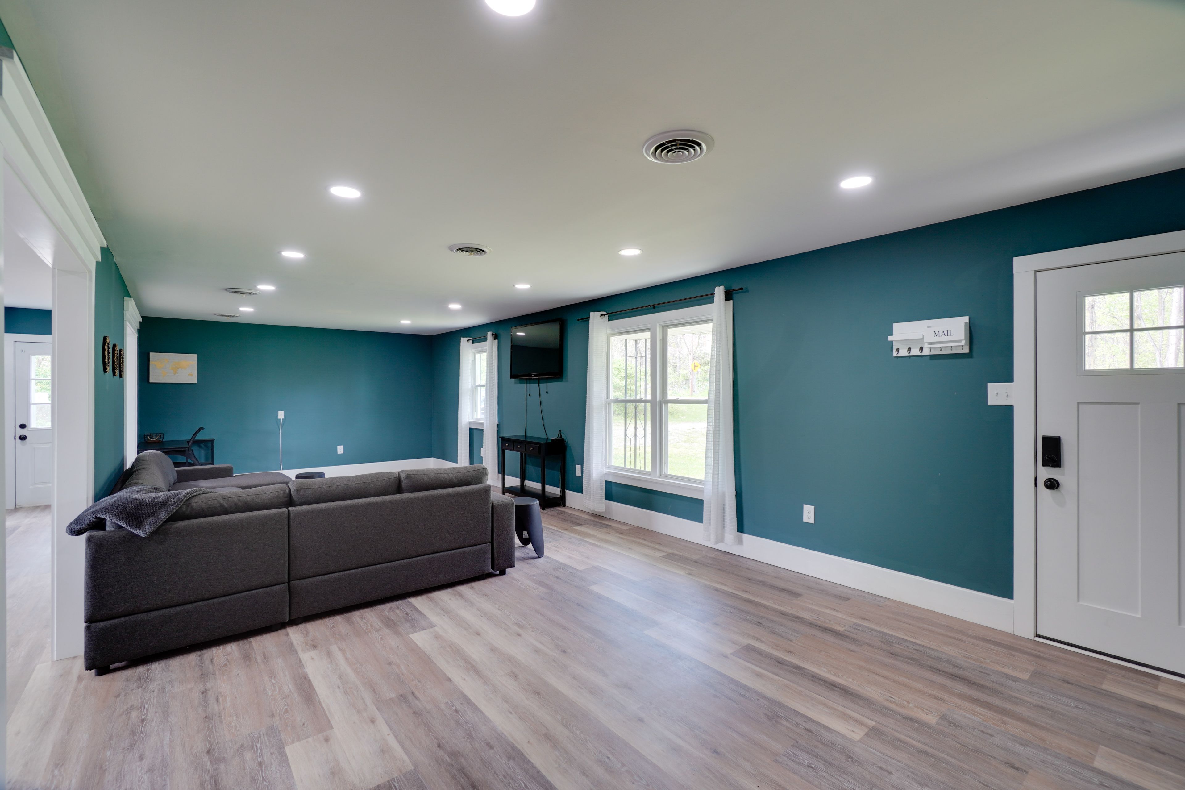 Living Room | Desk