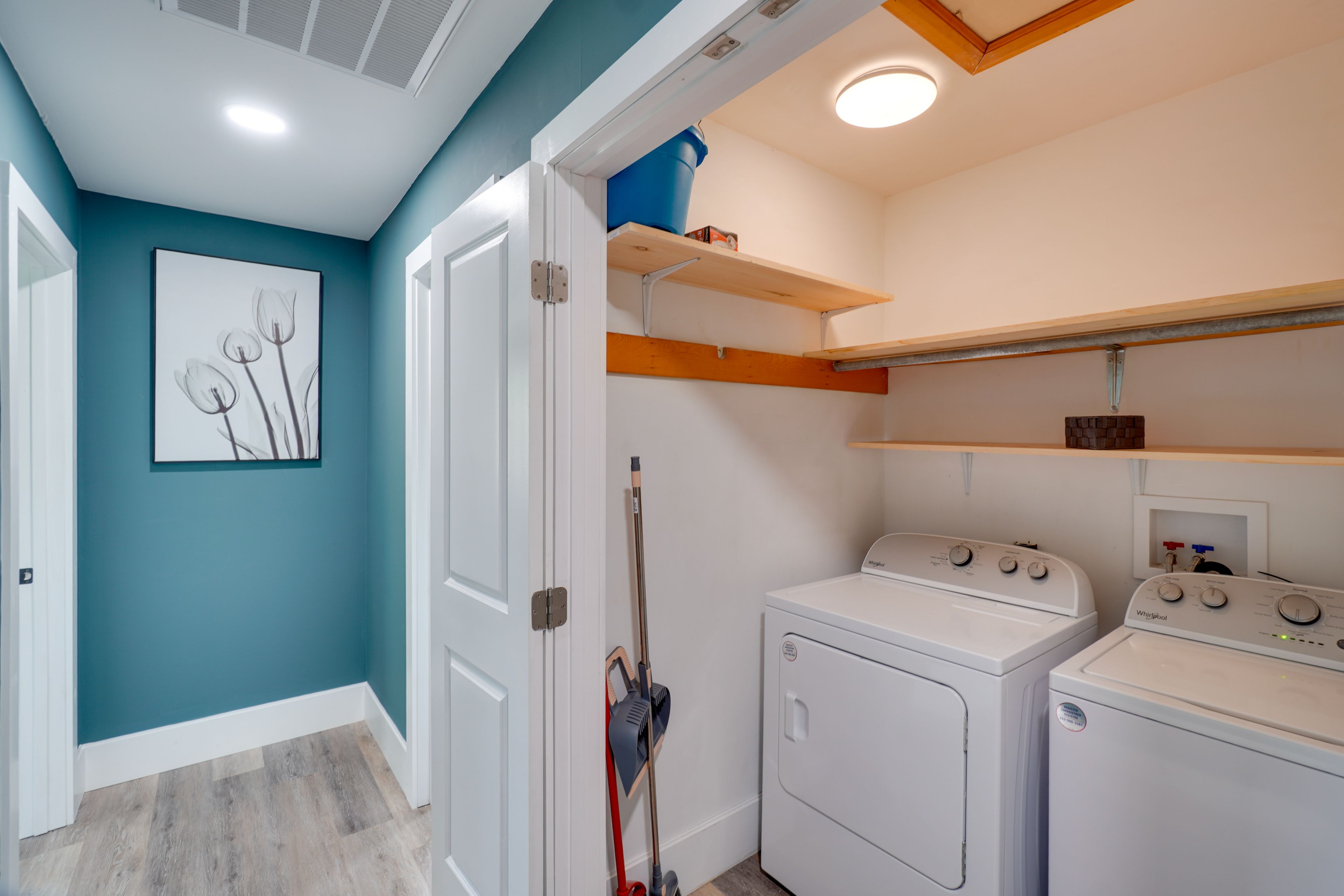 Laundry Closet | Washer & Dryer