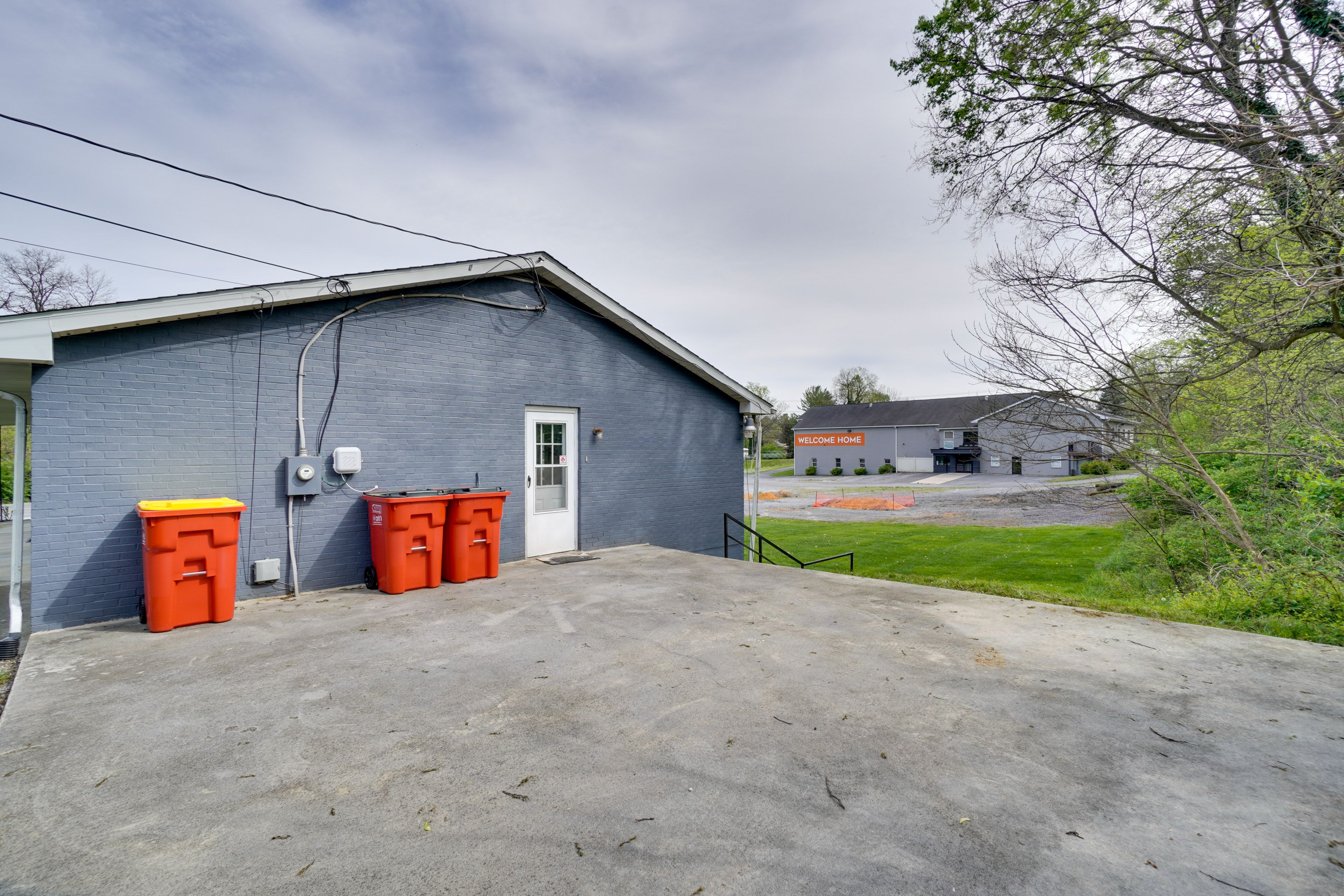 Parking | Driveway (6 Vehicles)
