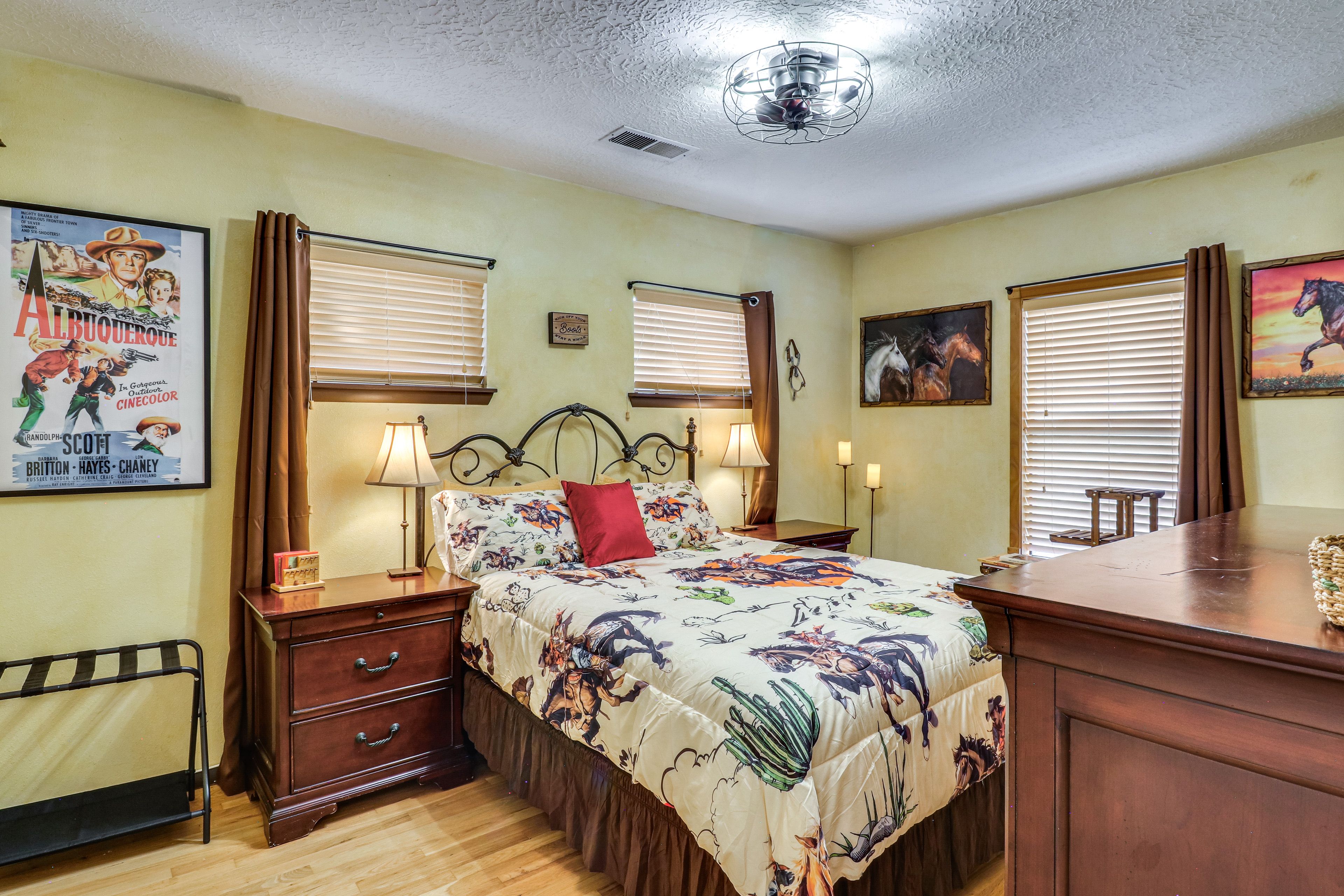 Bedroom 2 | Queen Bed