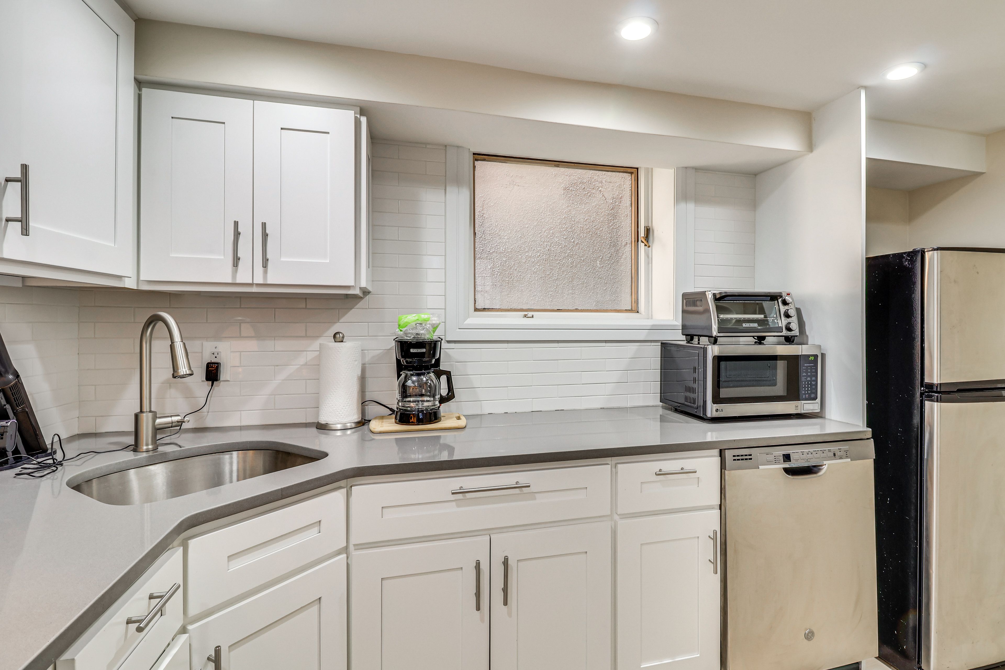 Kitchen | Stove/Oven | Refrigerator | Washer/Dryer