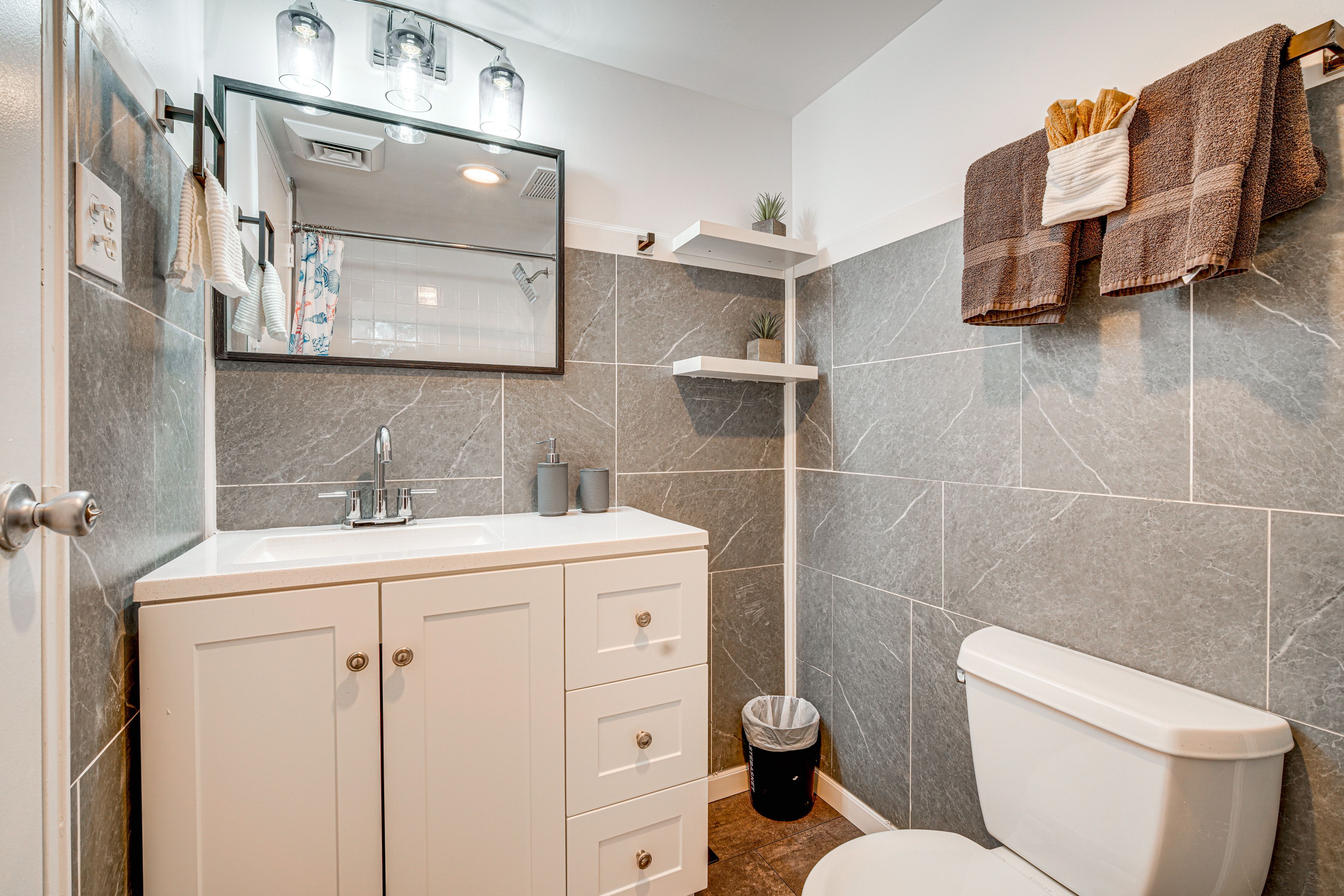Full Bathroom