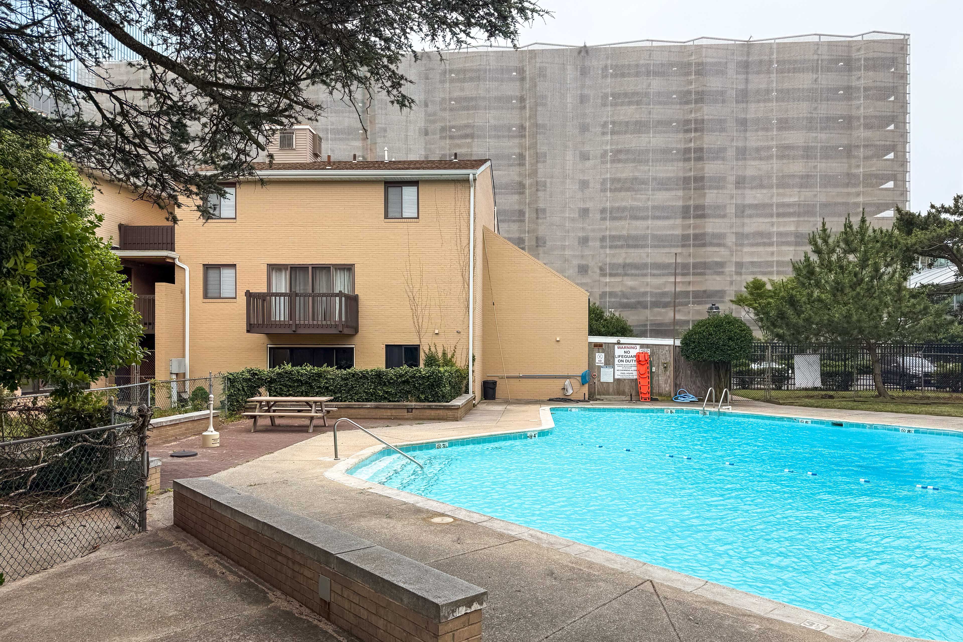 Beachgate Condos | Community Amenities | Outdoor Pool