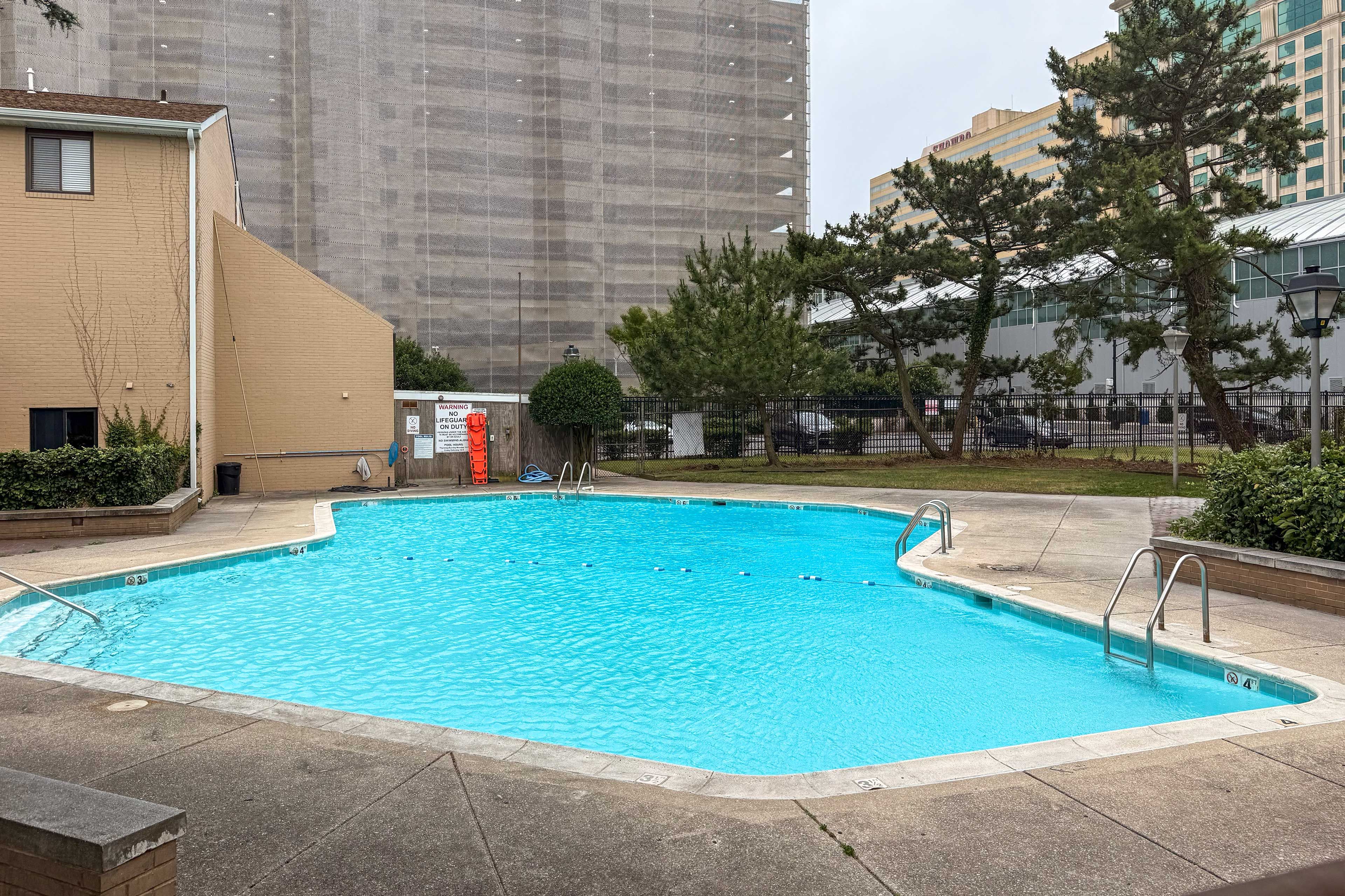 Beachgate Condos | Community Amenities | Outdoor Pool