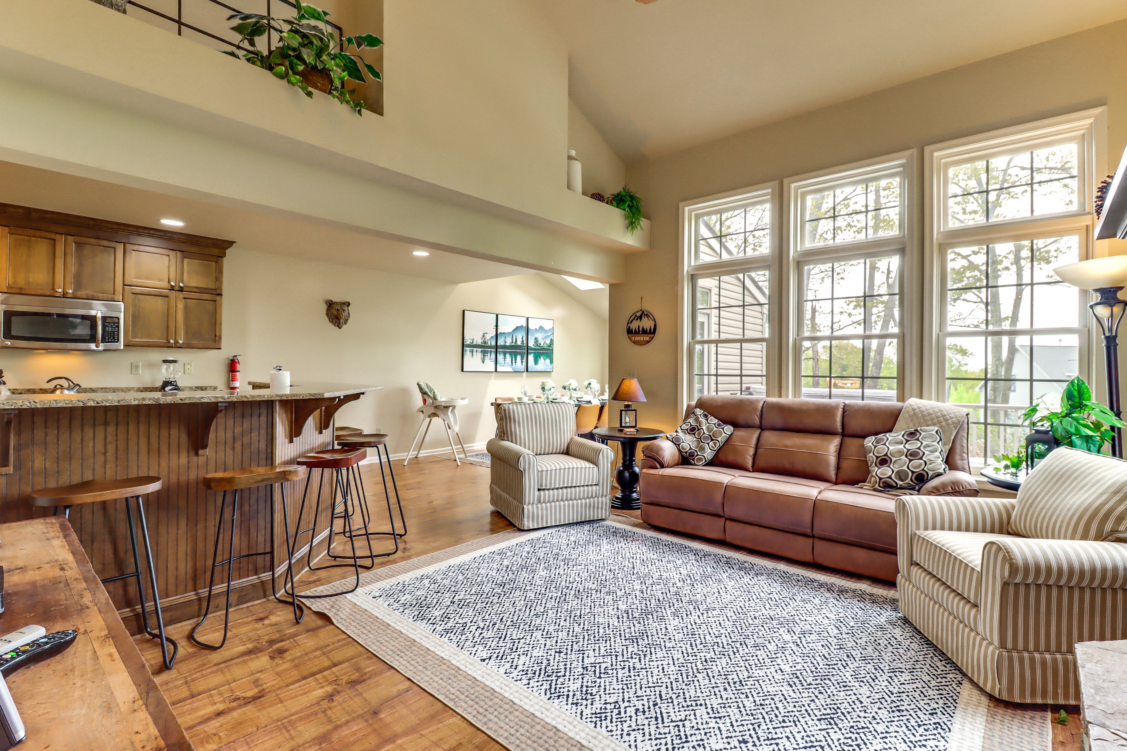 Living Room | 1st Floor | Flat-Screen TV w/ Cable