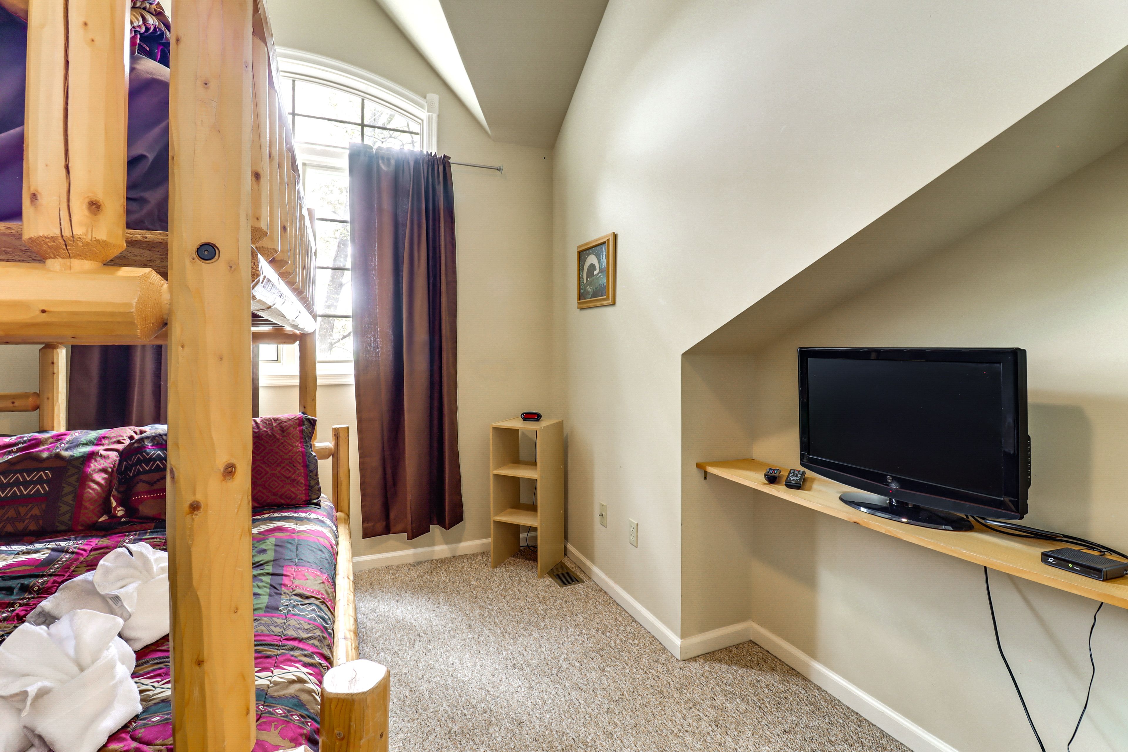 Bedroom 3 | 2nd Floor | Queen Bed | Flat-Screen TV w/ Cable