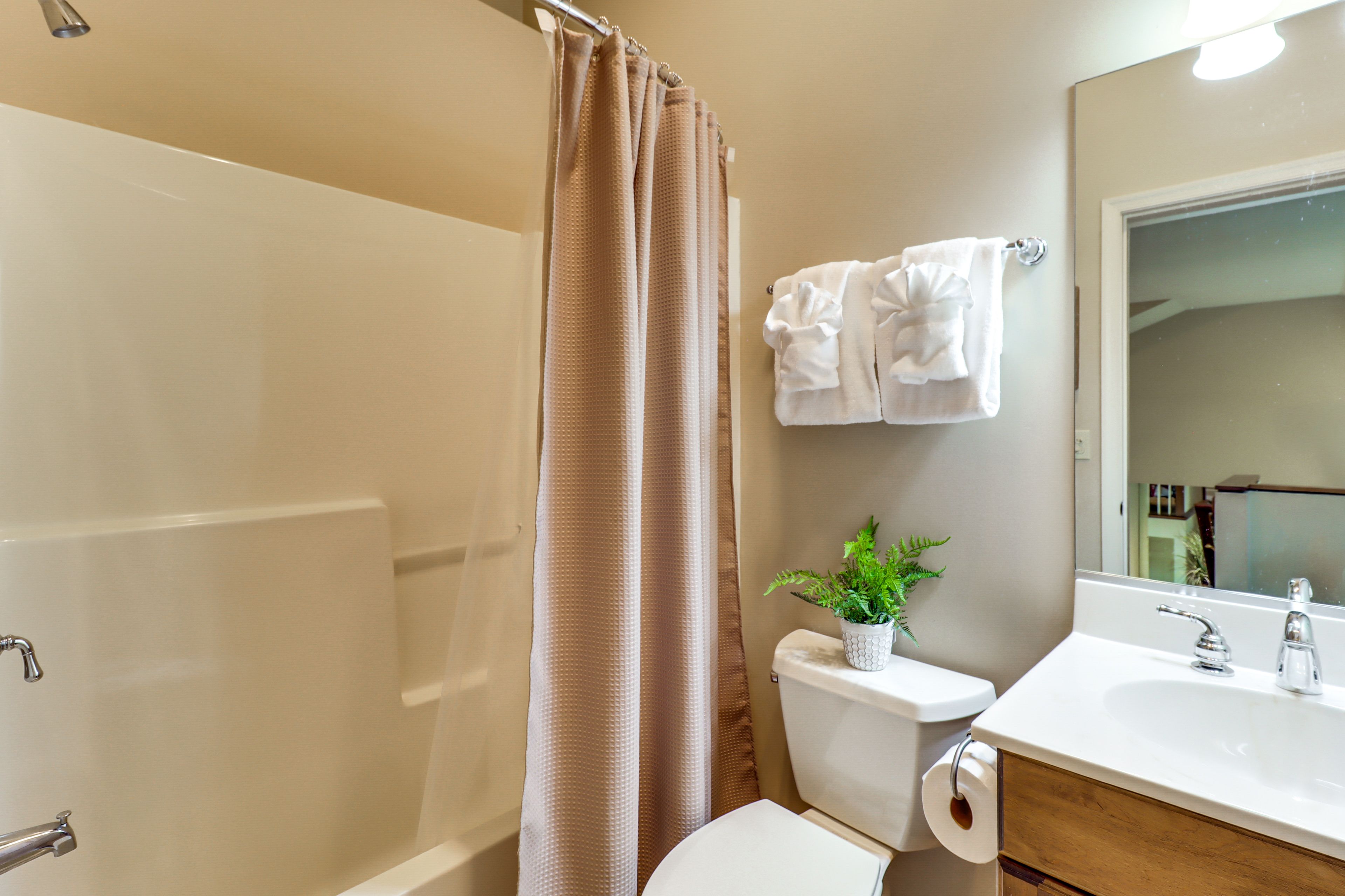 Full Bathroom | 2nd Floor
