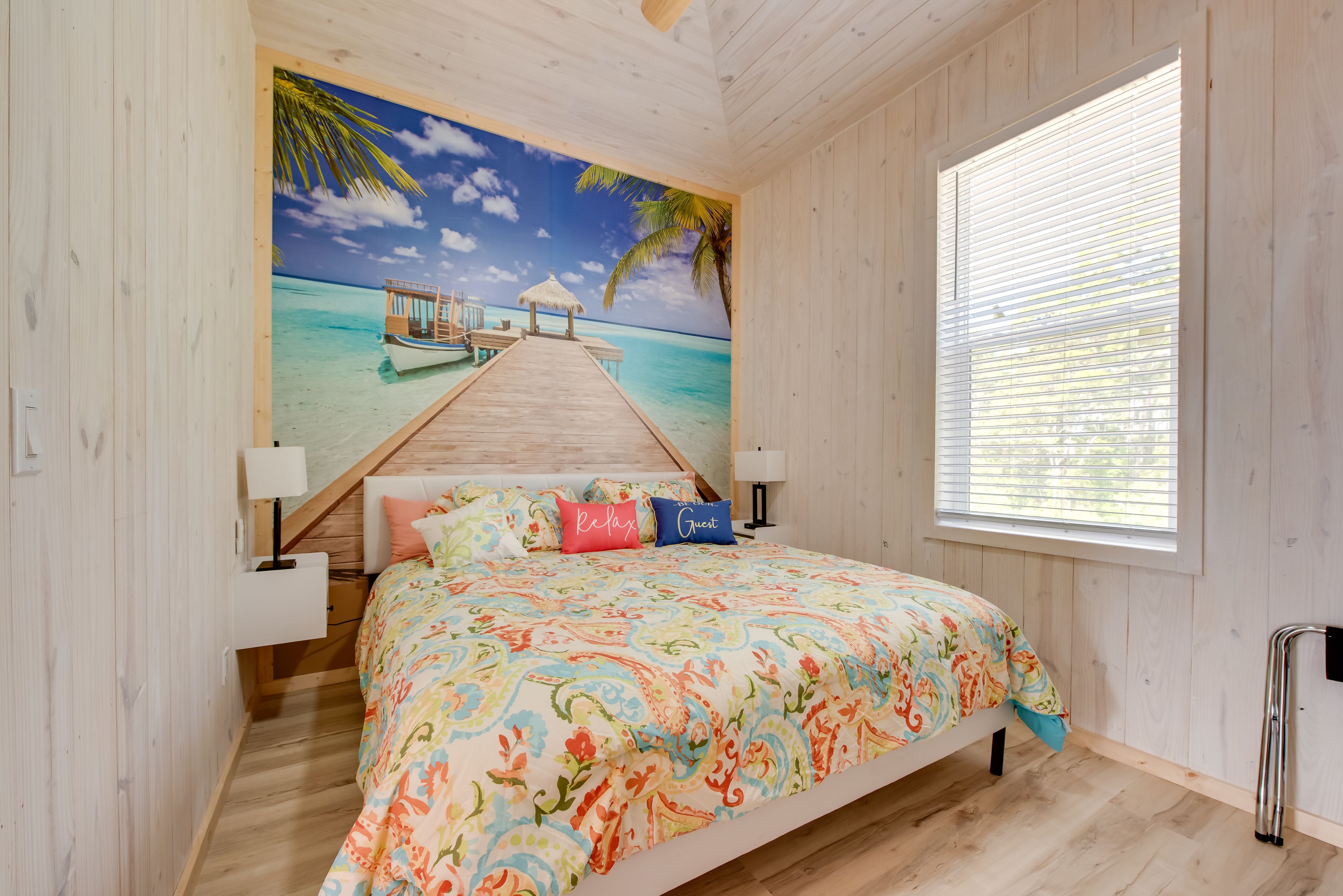Bedroom | King Bed | Linens Provided