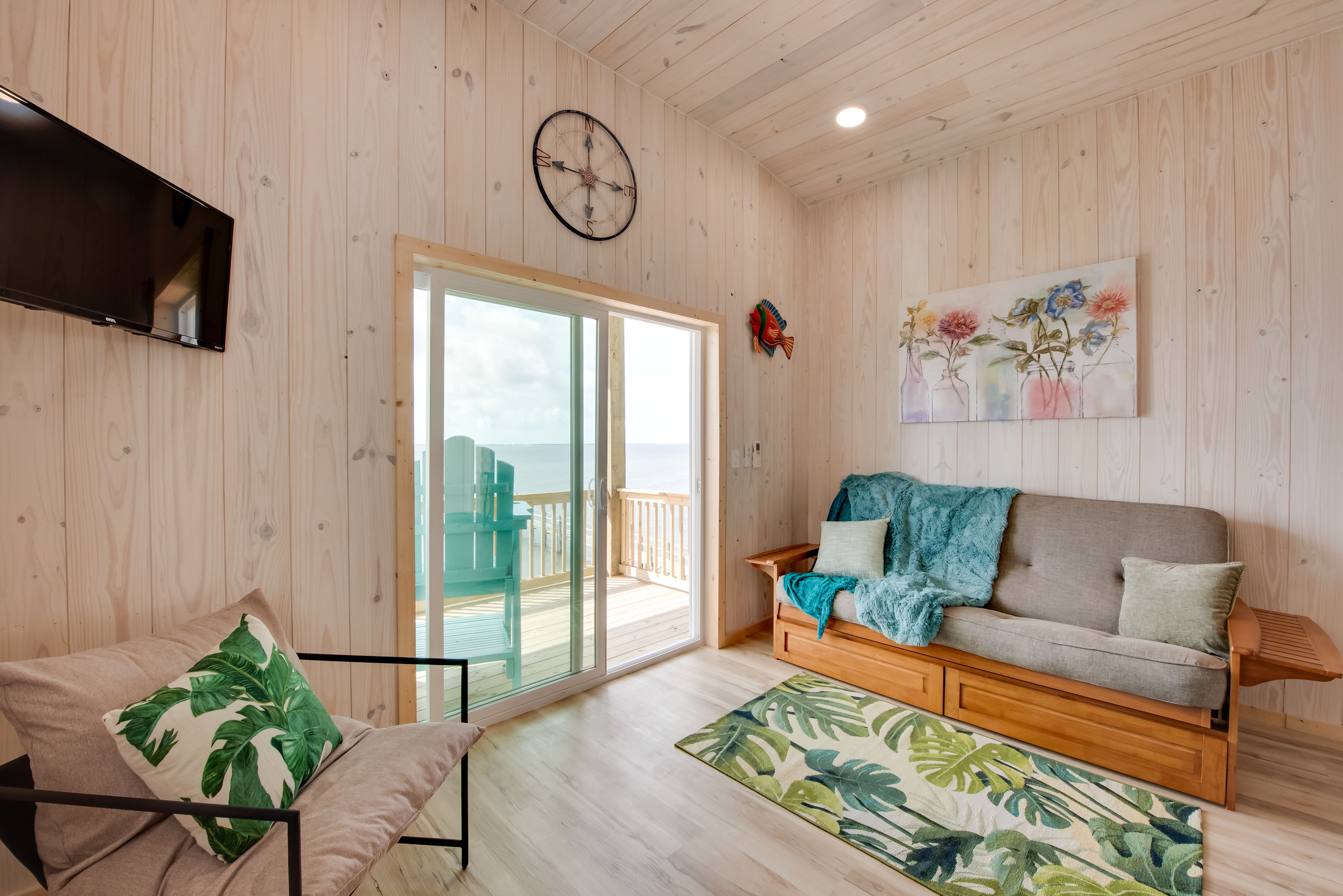 Living Room | Queen Sleeper Sofa | Free WiFi | Central A/C & Heat | Smart TV