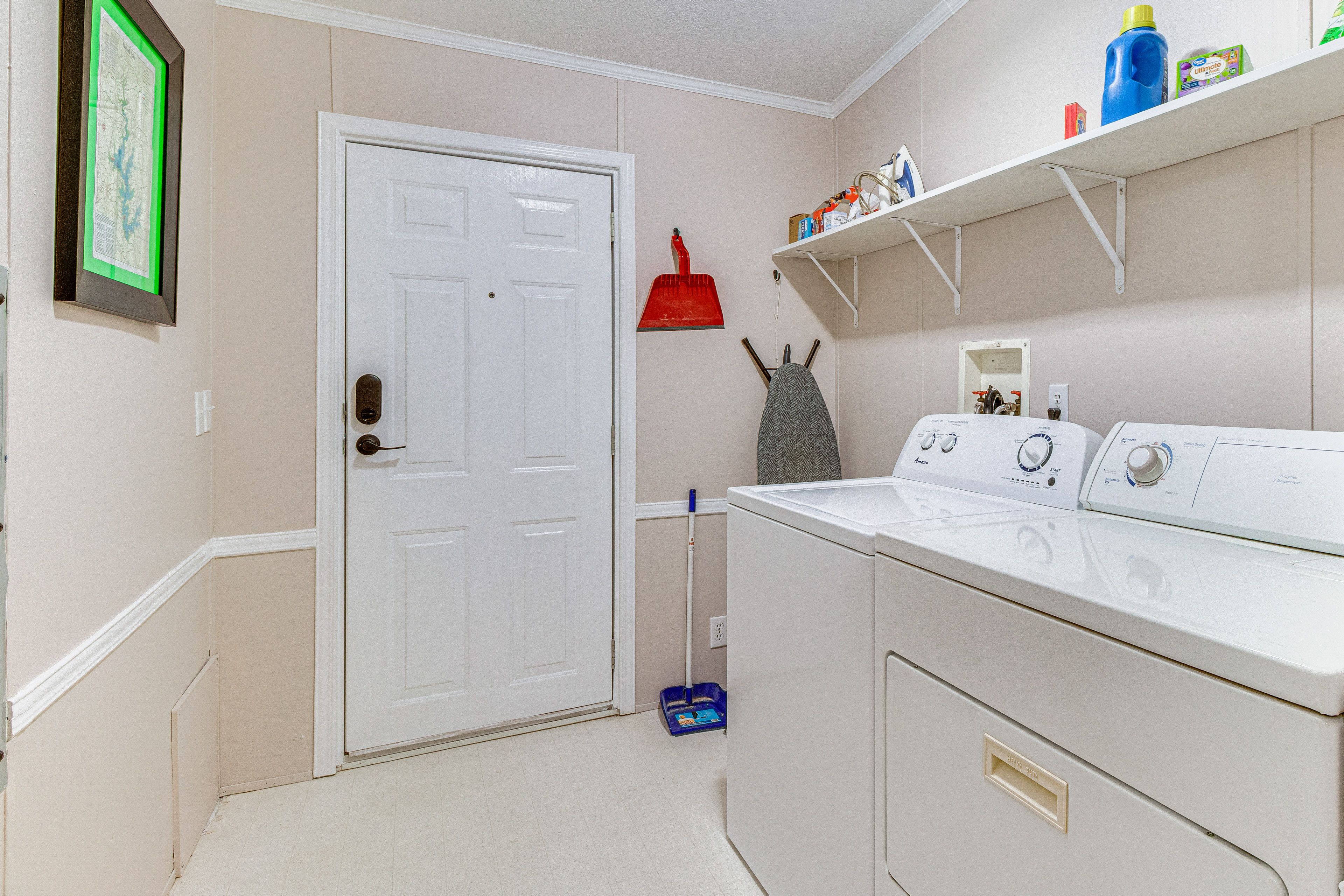 Laundry Room | Deterget | Iron & Board