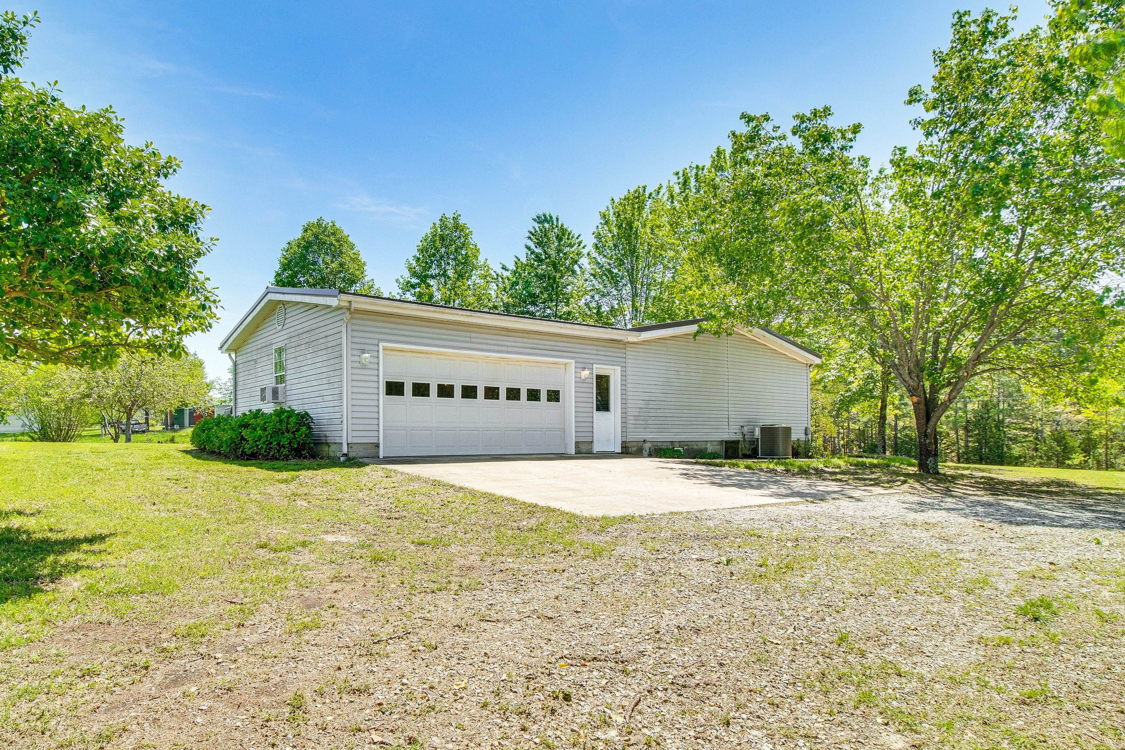 Parking | Garage (2 Vehicles) | Driveway (2 Vehicles) | Trailer/Boat Parking