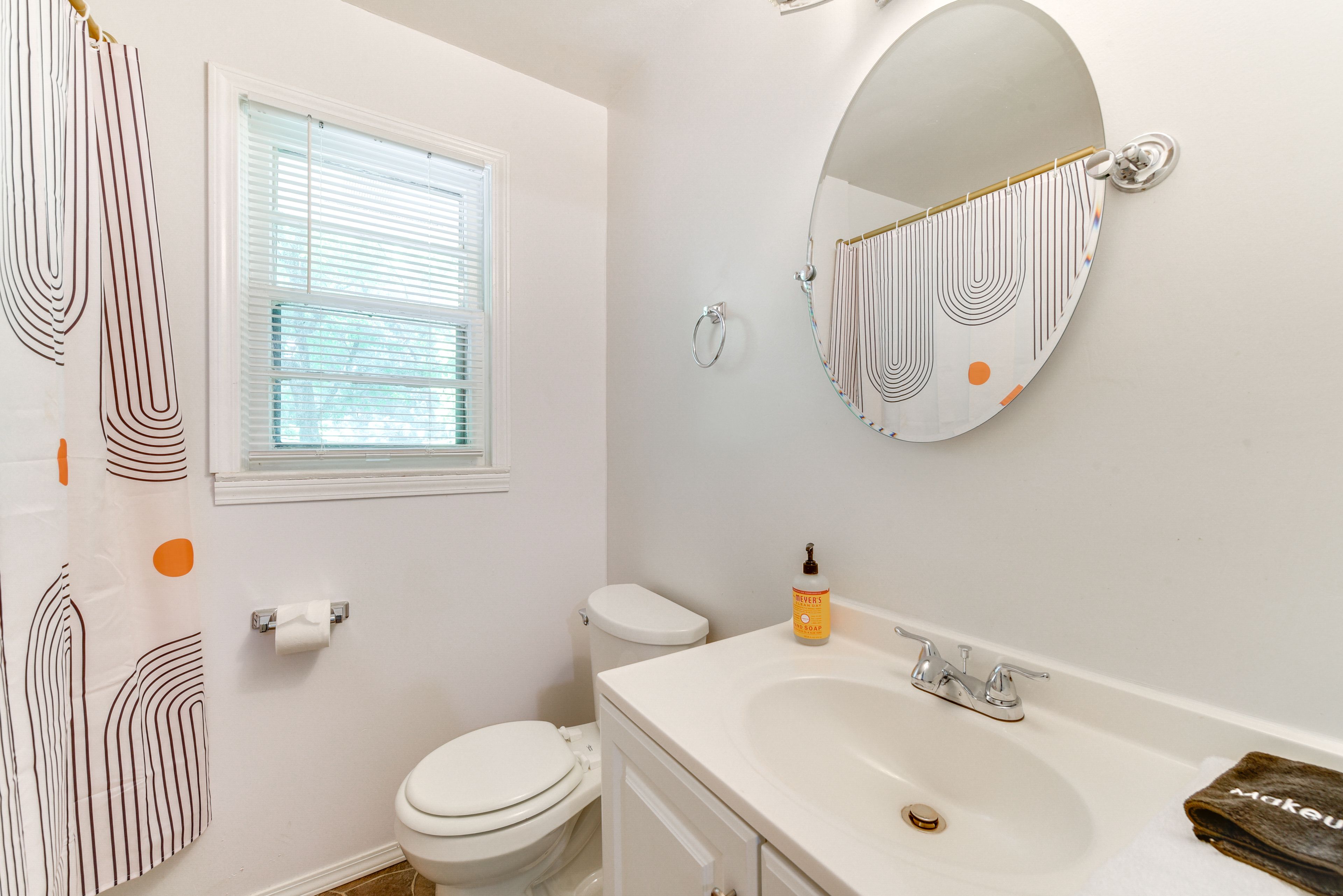 Full Bathroom | Hair Dryer