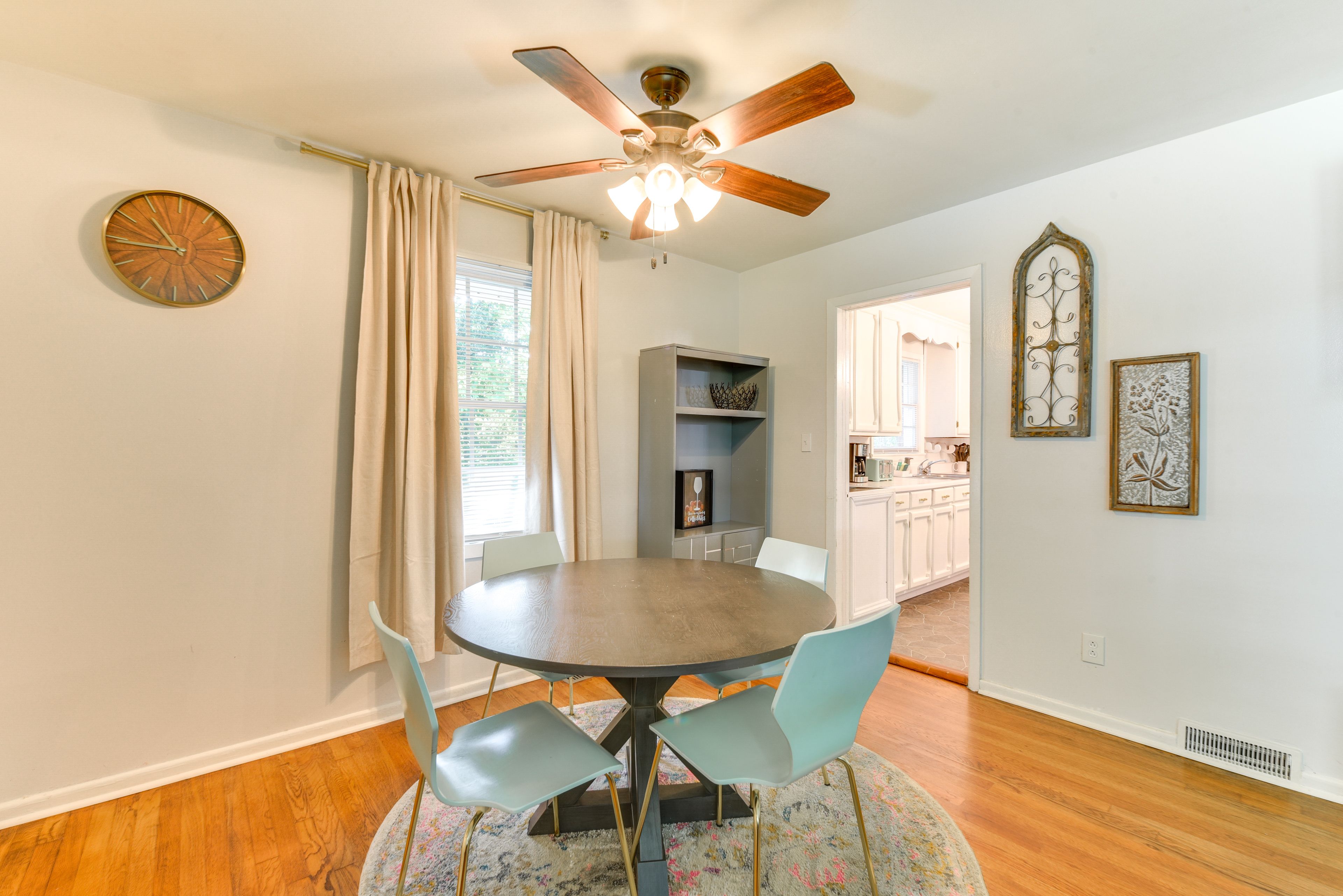 Dining Area | Dining Table