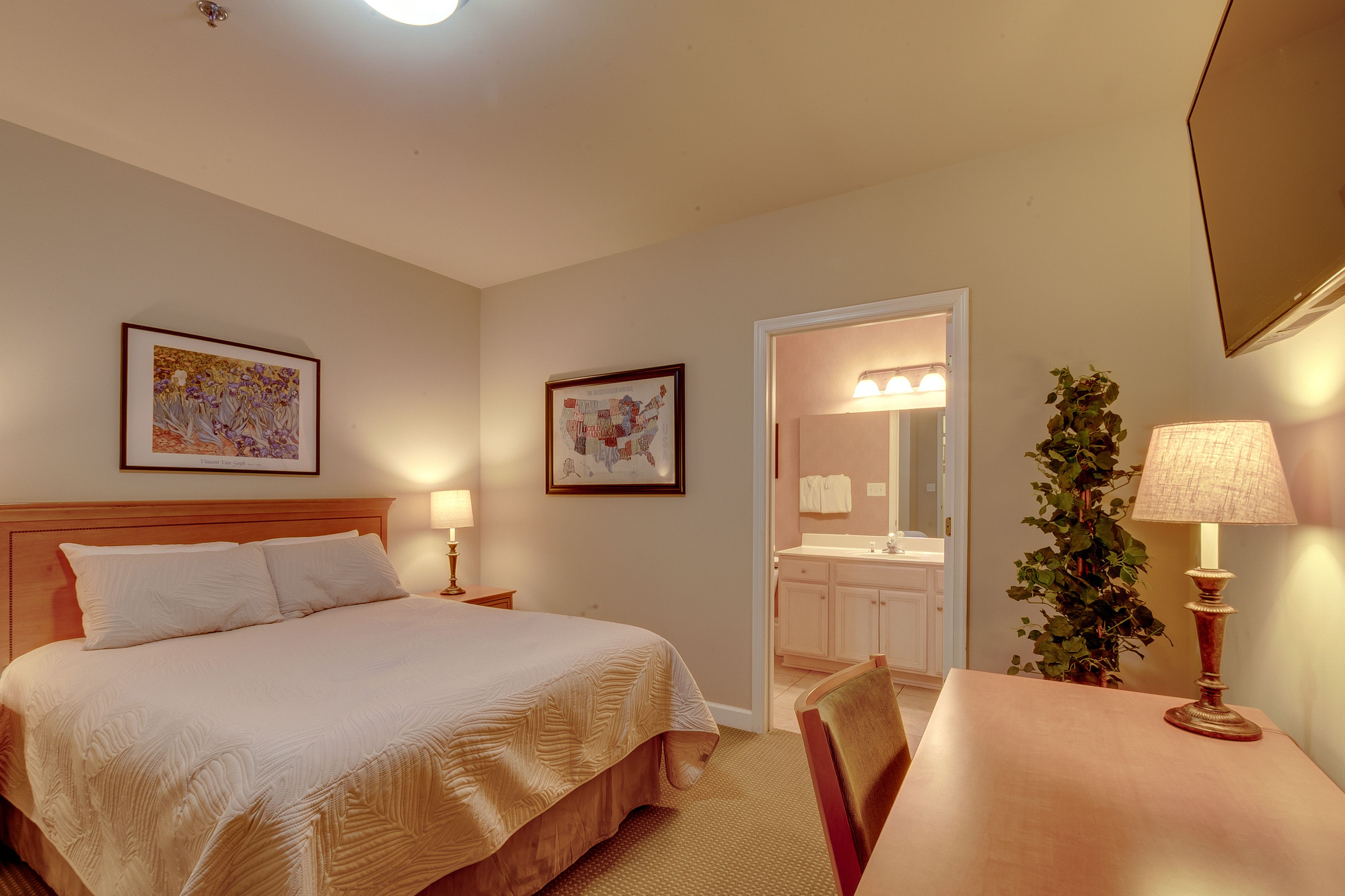 Bedroom 2 | Queen Bed | Smart TV