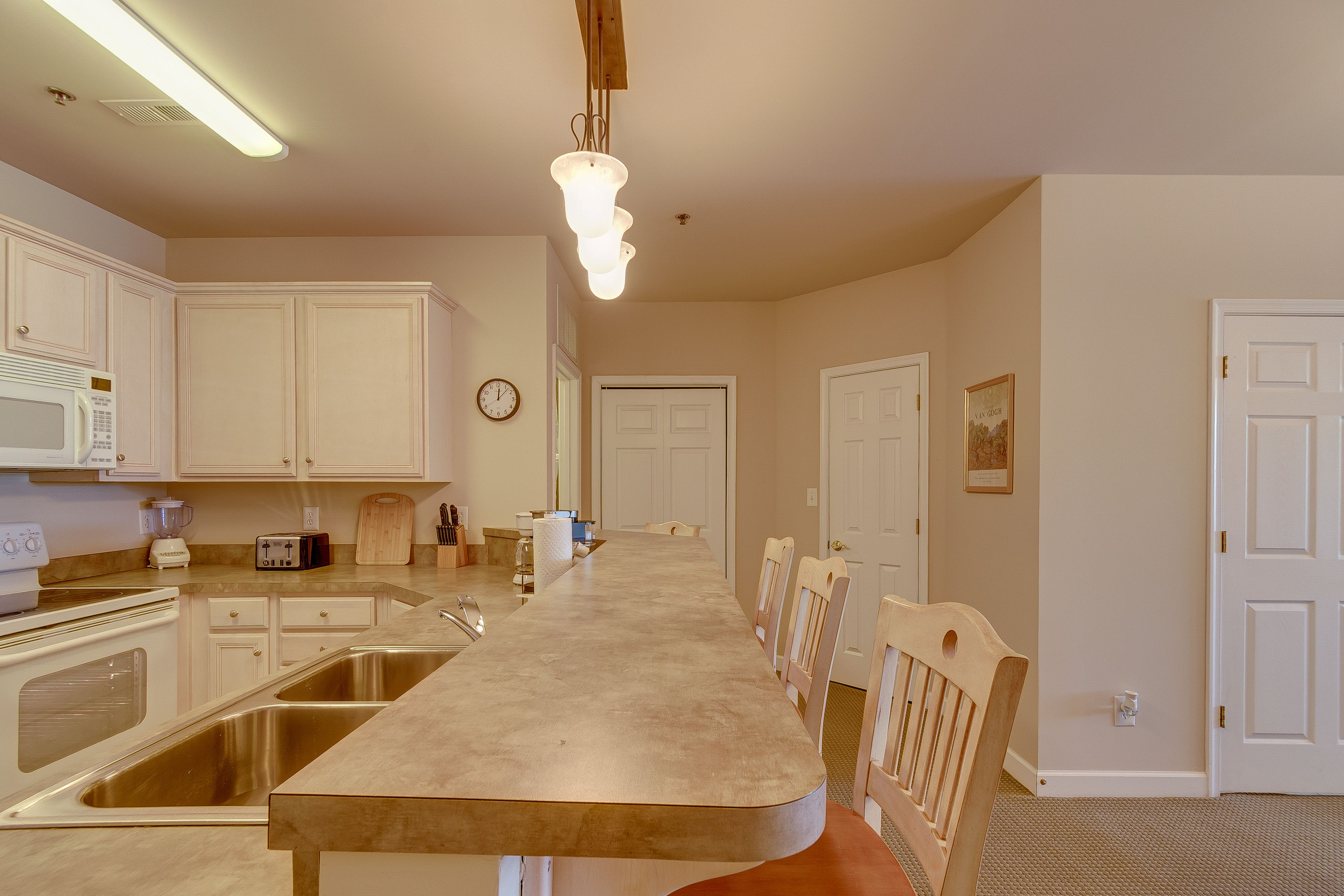 Kitchen | Drip Coffee Maker & Keurig | Dishwasher