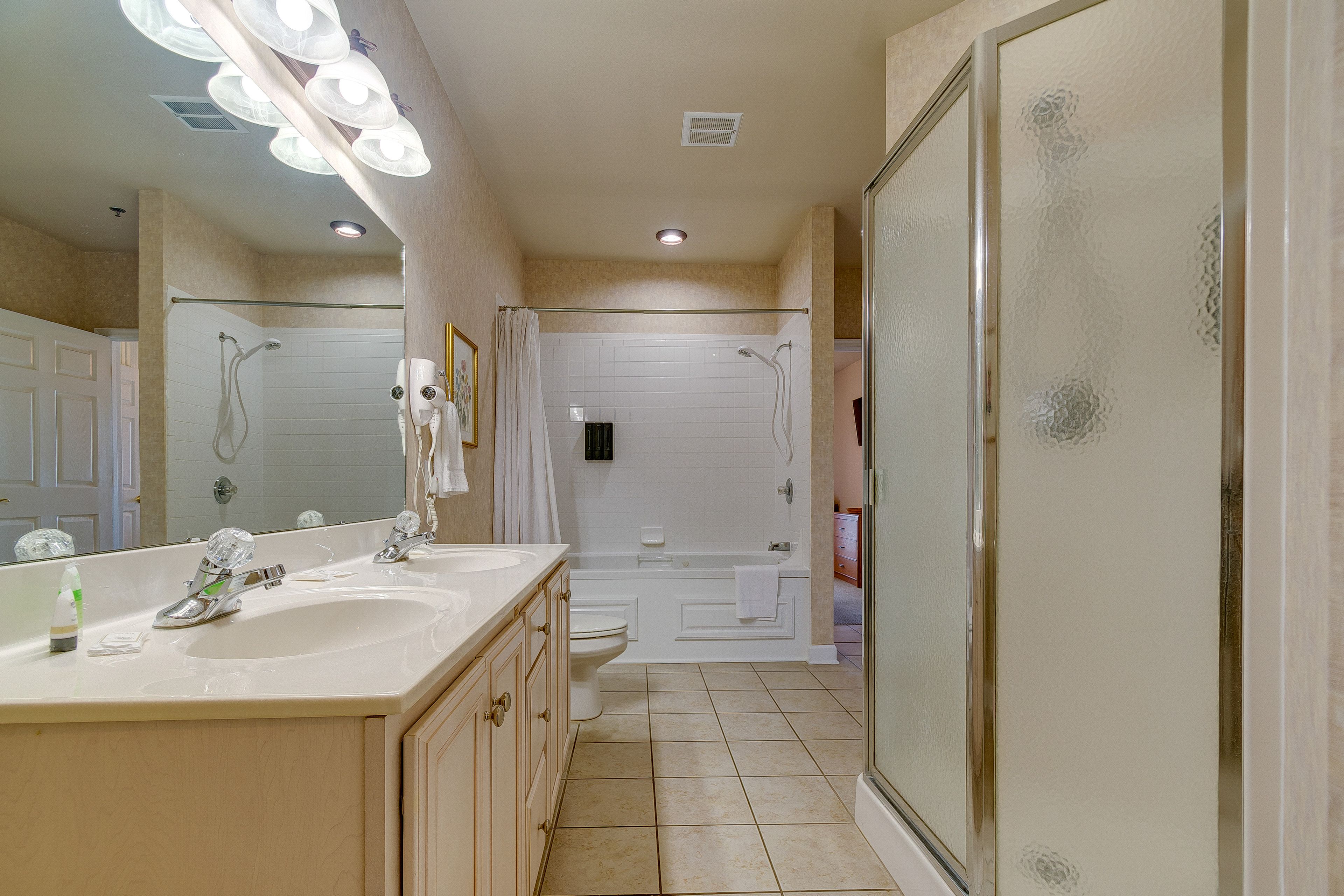 En-Suite Bathroom | Towels Provided