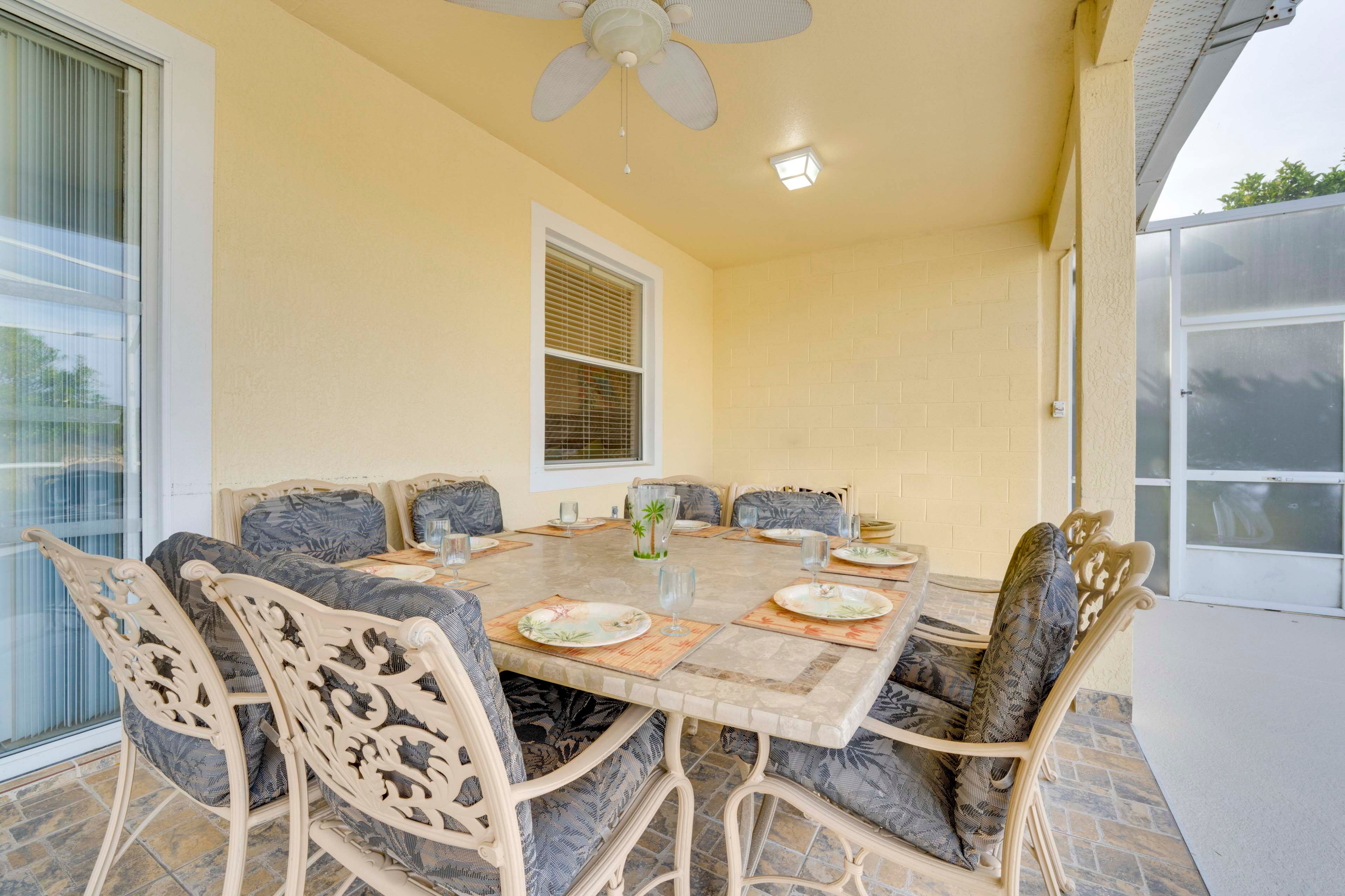 Screened-In Lanai | Dining Area | Golf Course Views