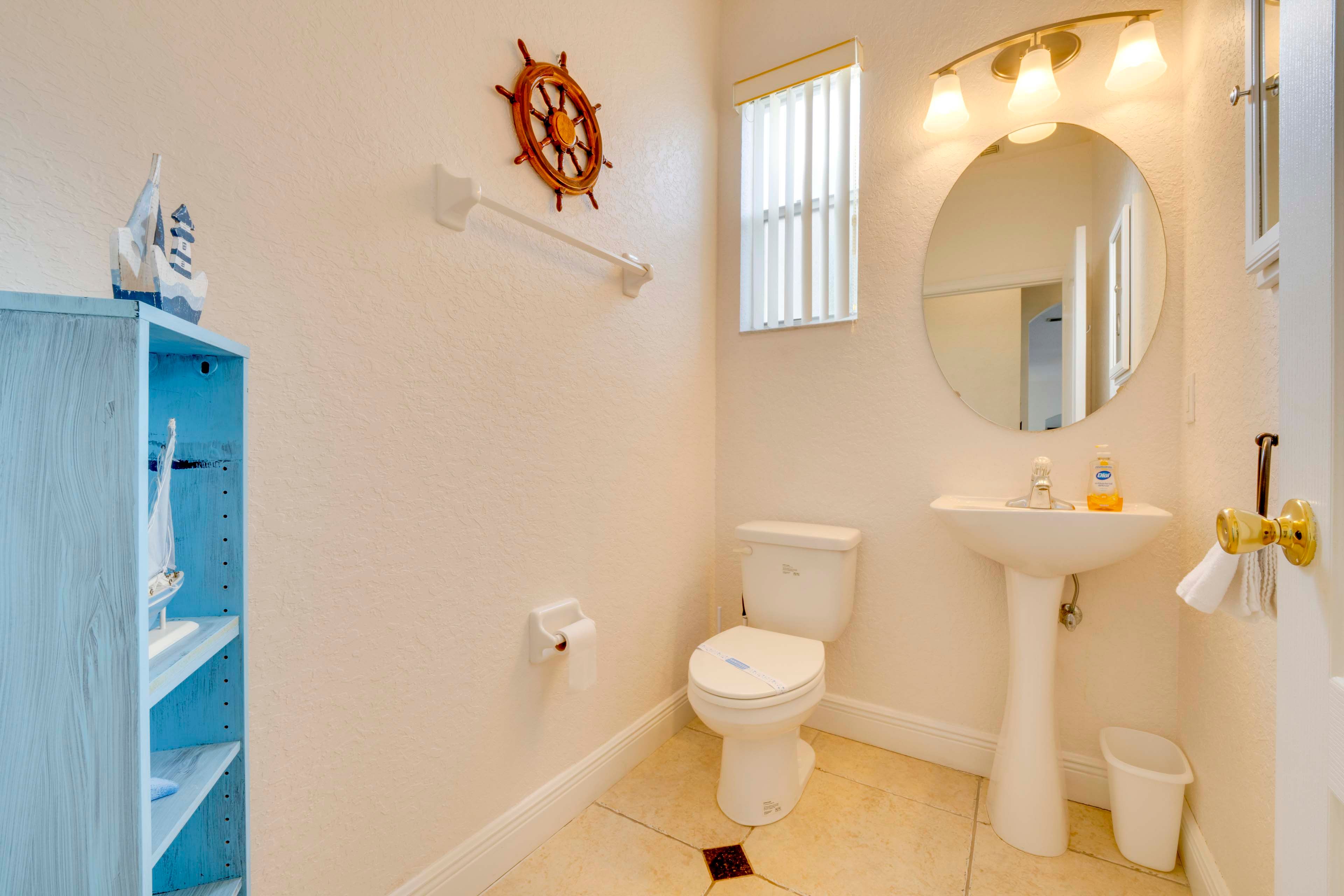 Half Bathroom | 1st Floor