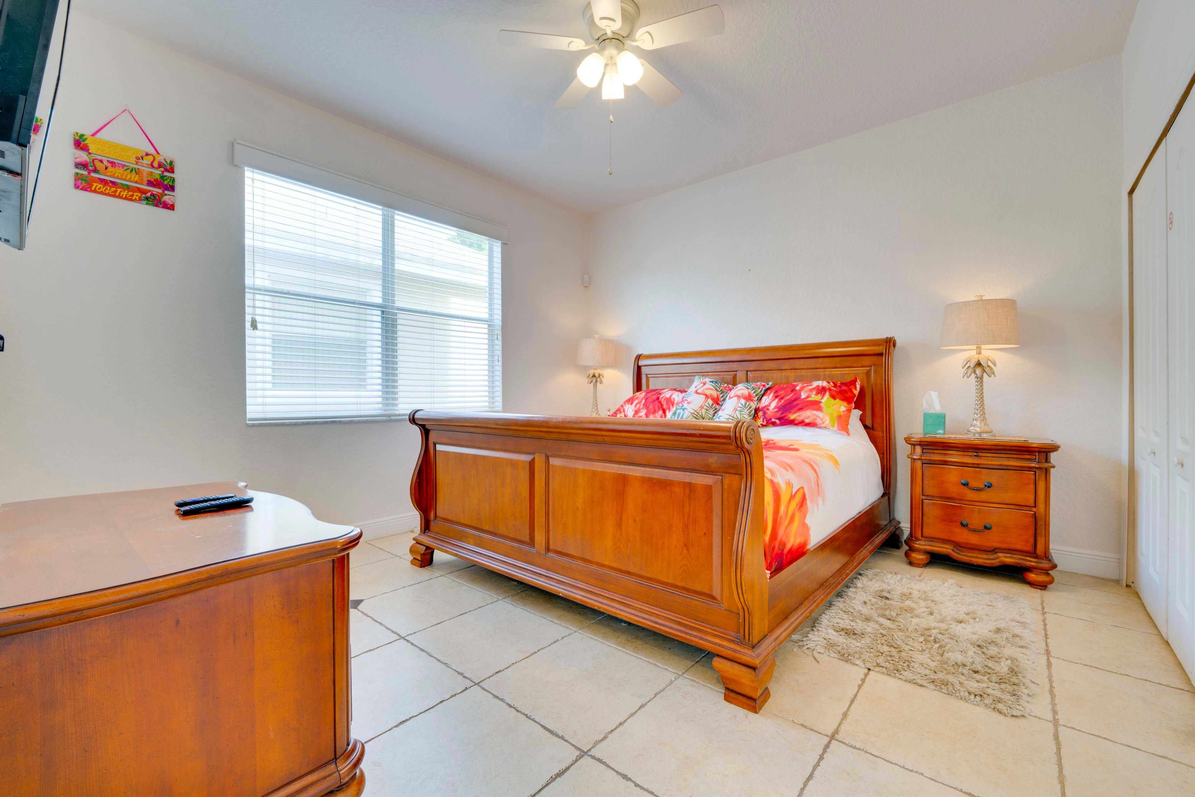 Bedroom 6 | 1st Floor | King Bed | Flat-Screen TV