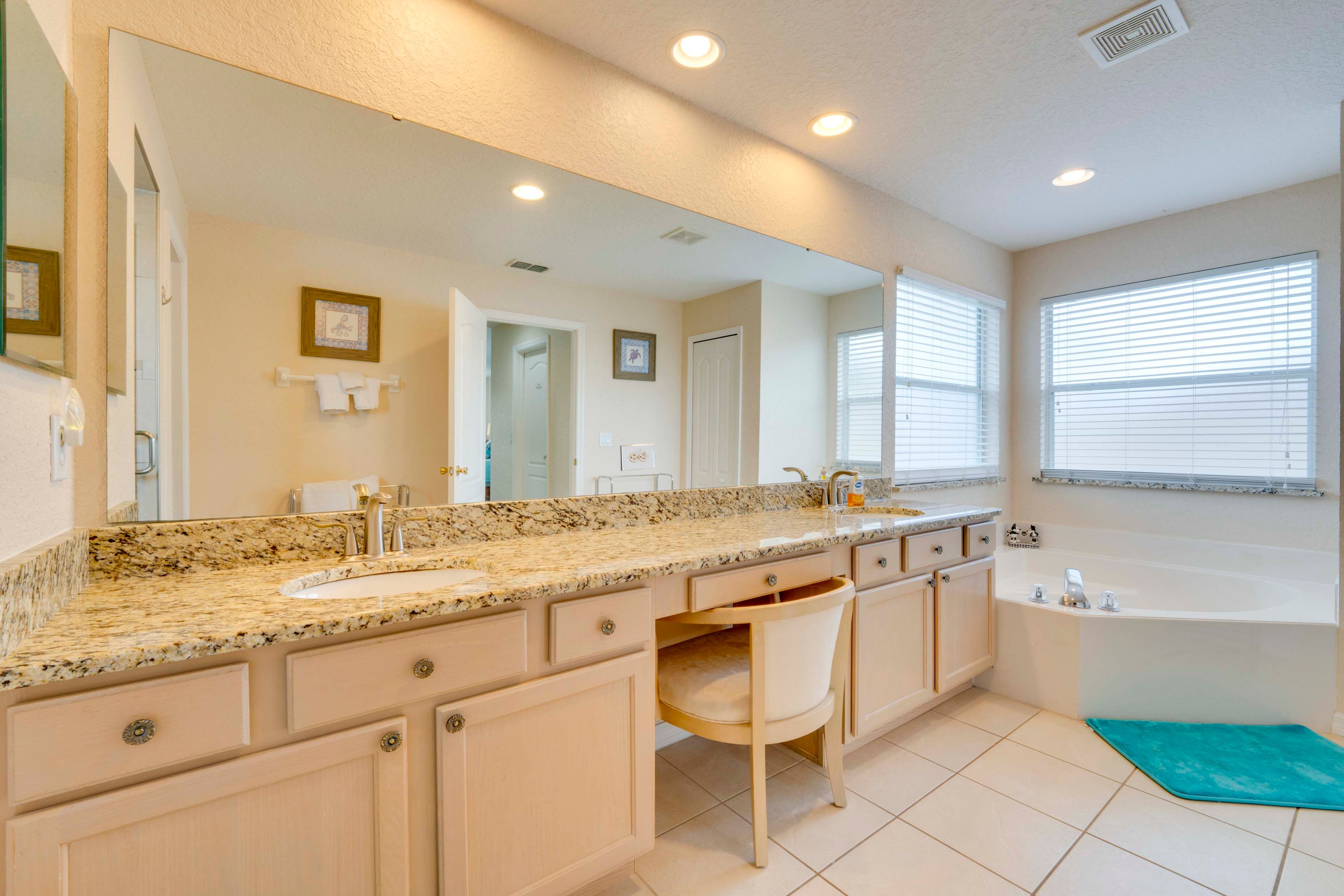 En-Suite Bathroom | 2nd Floor | Towels Provided