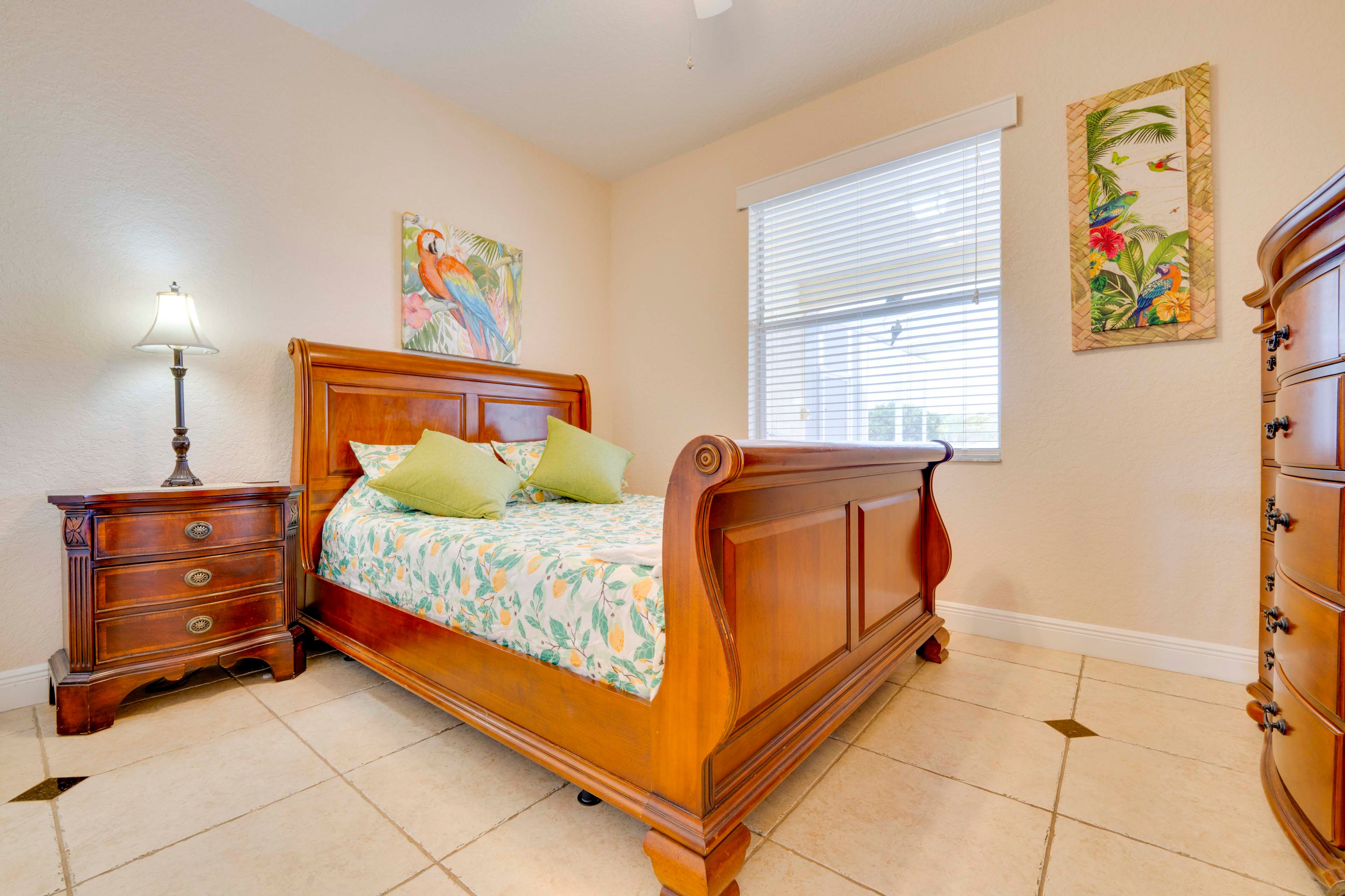 Bedroom 7 | 1st Floor | Queen Bed | Flat-Screen TV