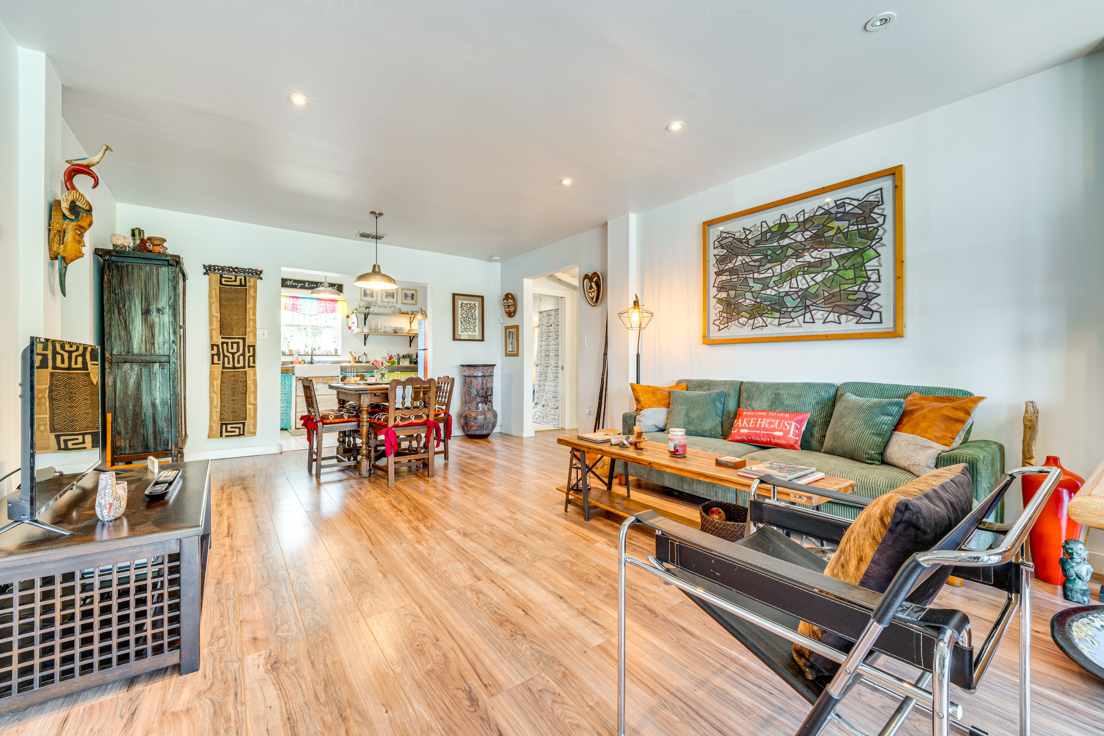 Living Room | Central A/C & Heating | Smart TV