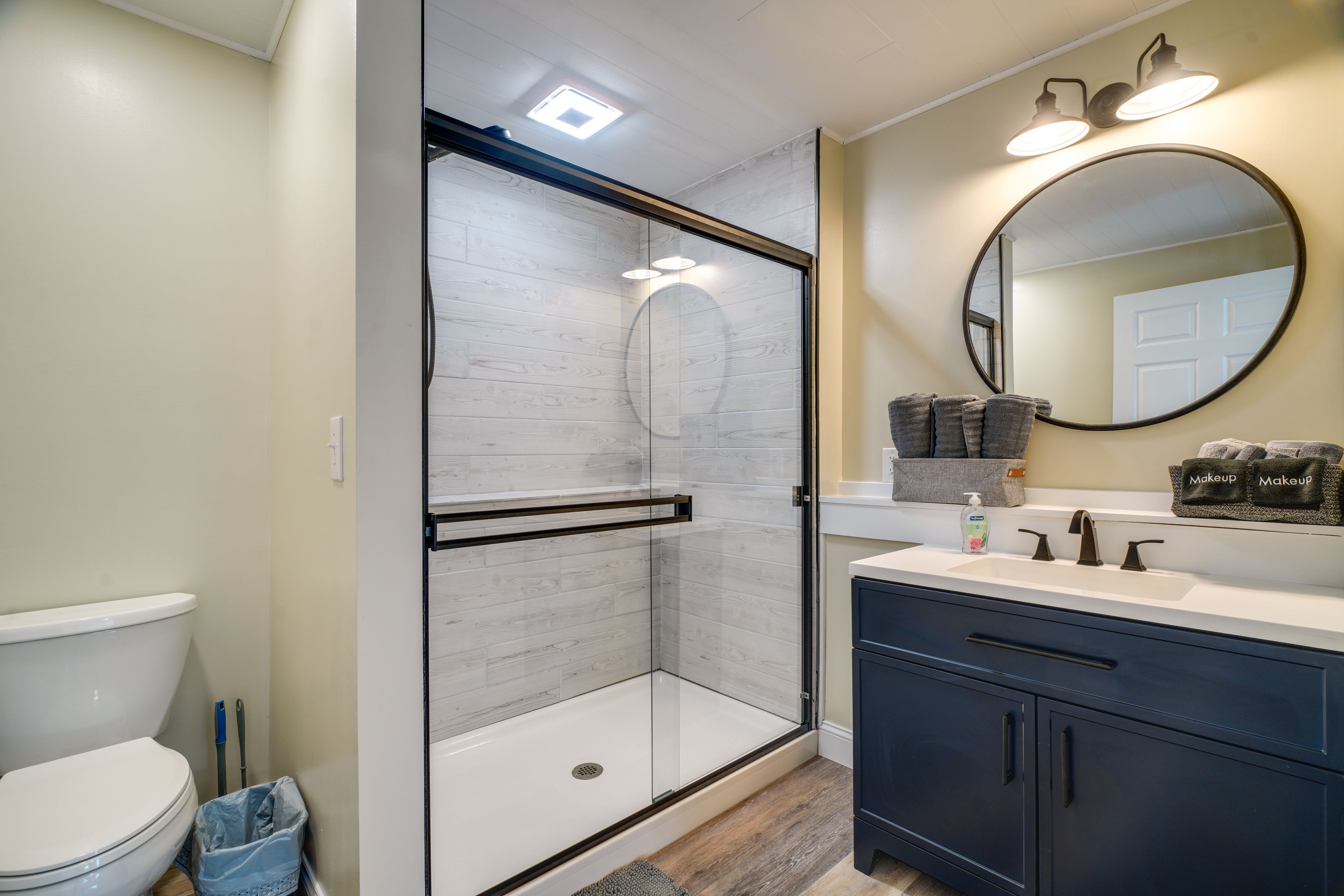 Full Bath | Towels