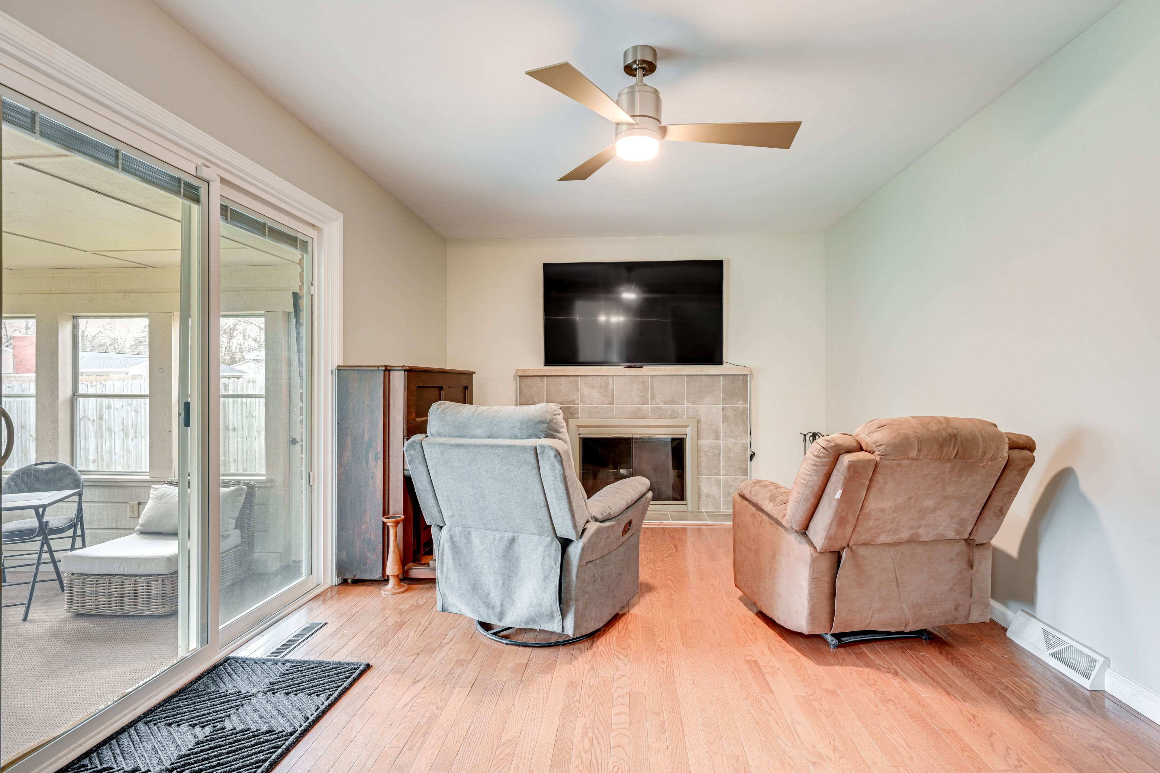 Back Living Area | Smart TV | Fireplace | Piano | Main Floor