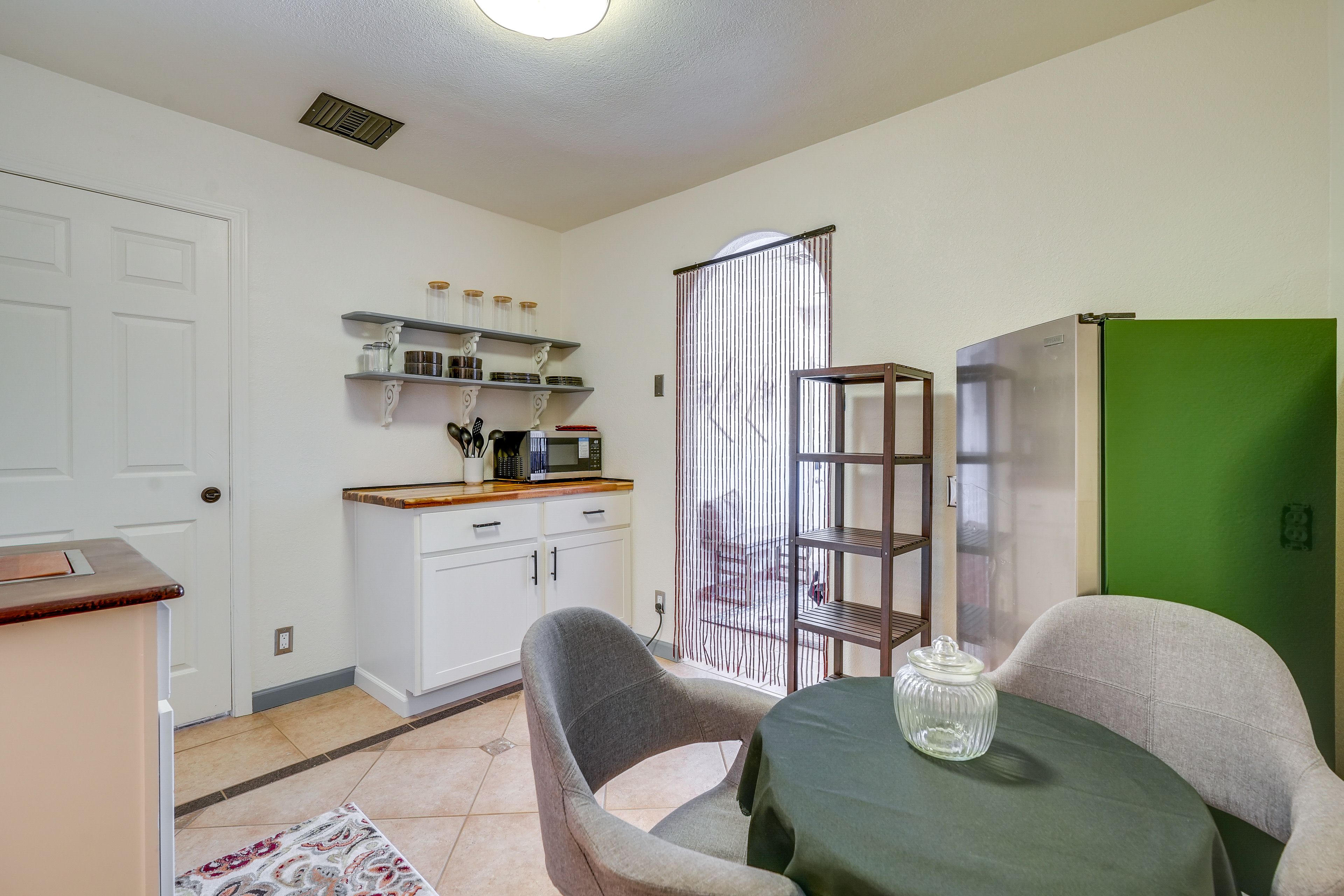 Kitchenette | Drip Coffee Pot