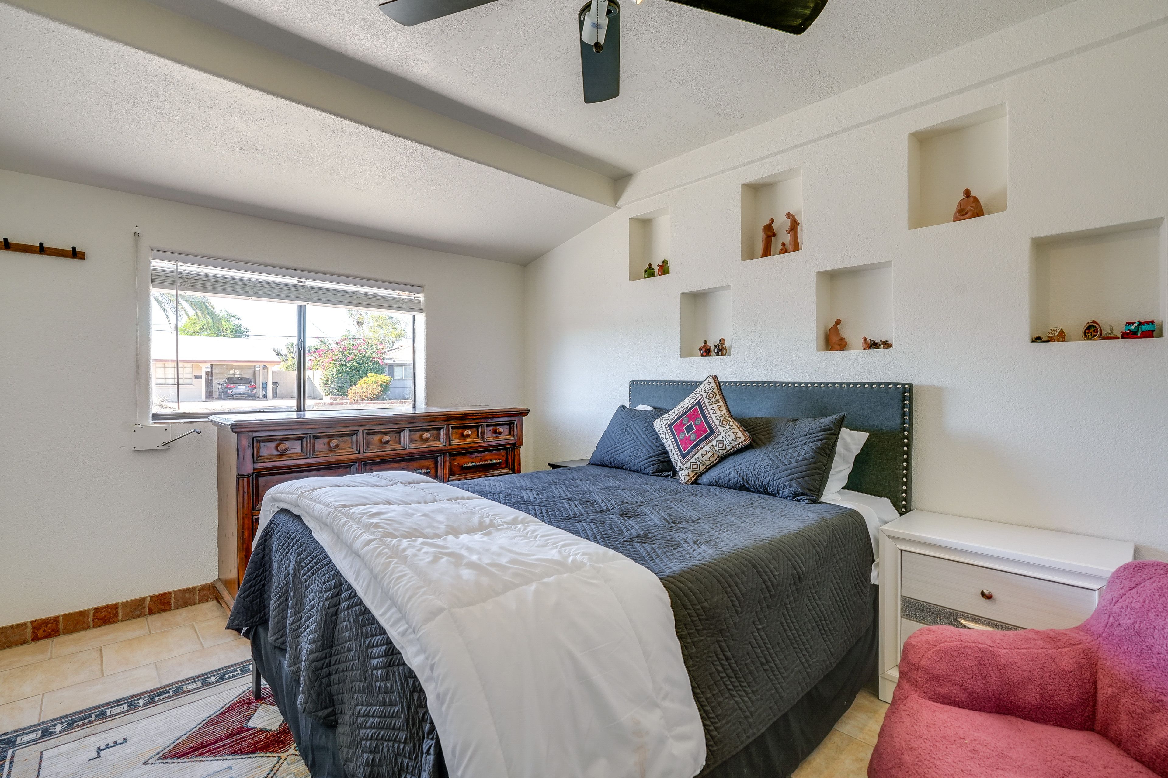 Studio | Queen Bed | Smart TV