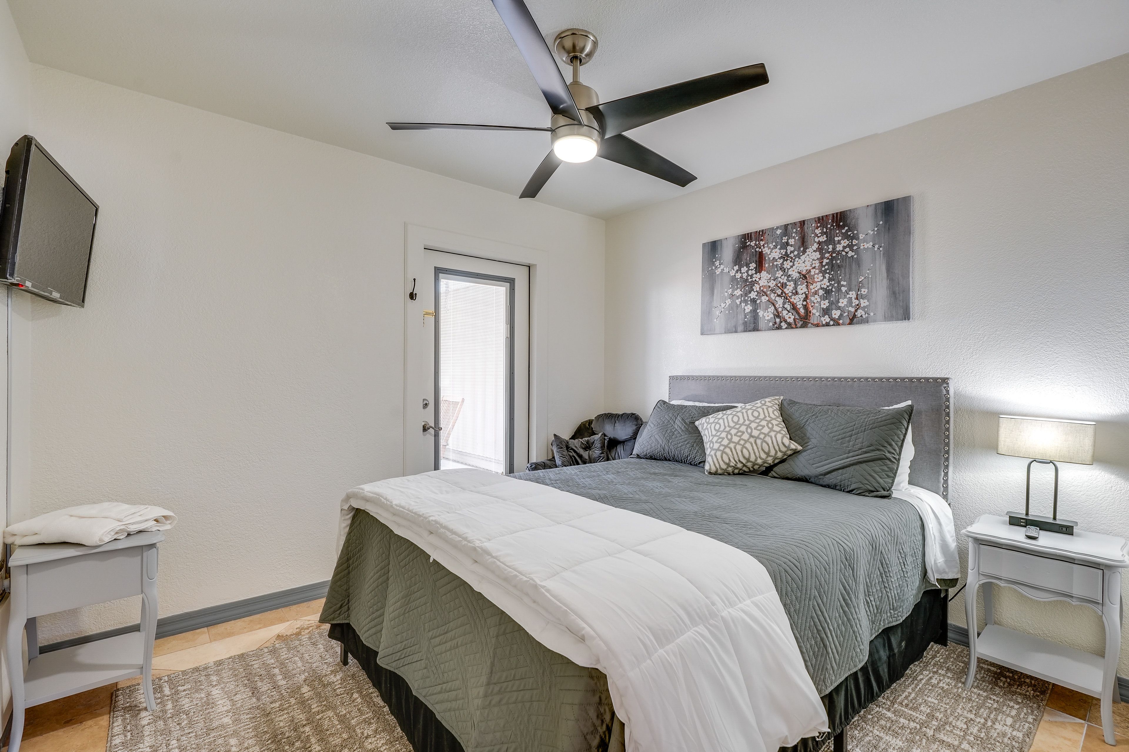 Bedroom 3 | Queen Bed