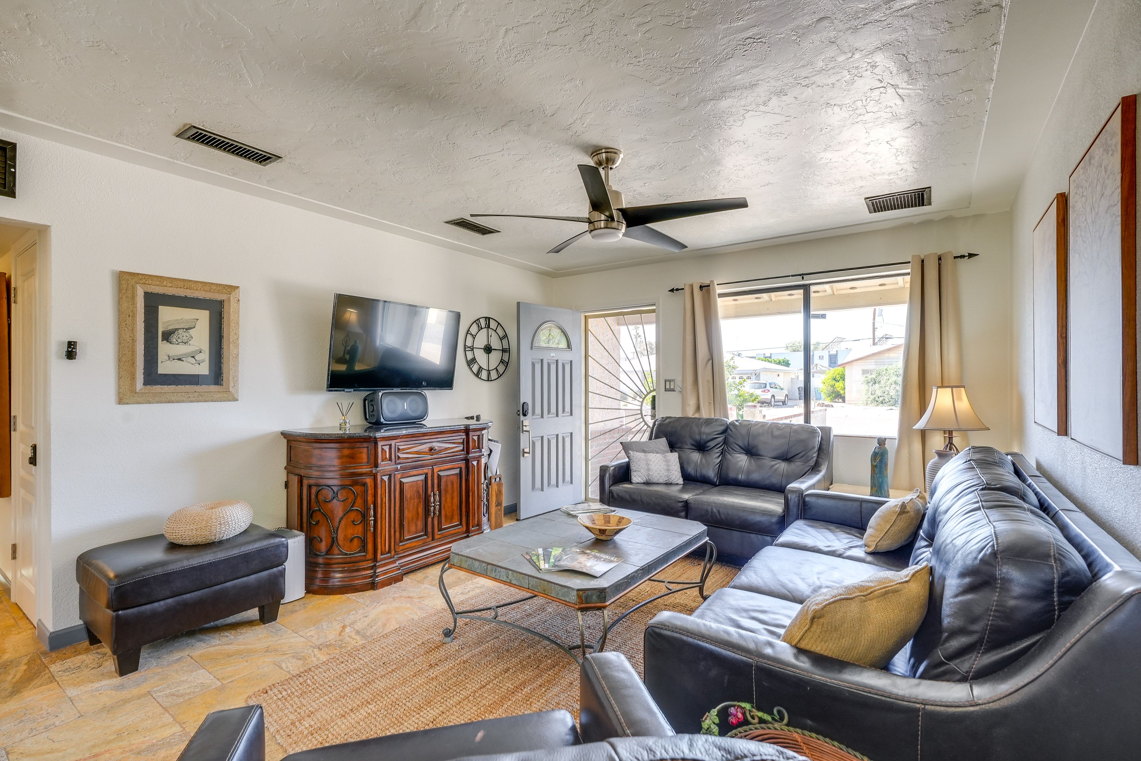 Living Room | Smart TV | Free WiFi