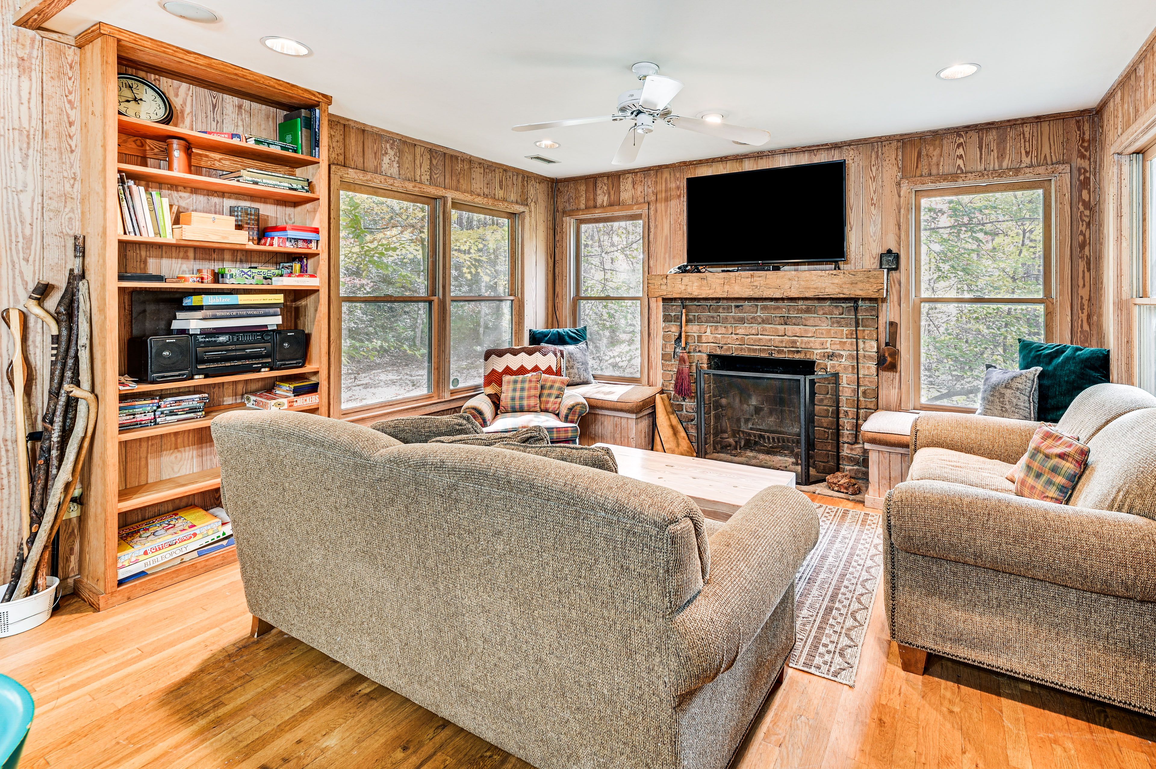 Living Room | Multi-Level Cabin | Free WiFi | Fireplace | 1st Floor