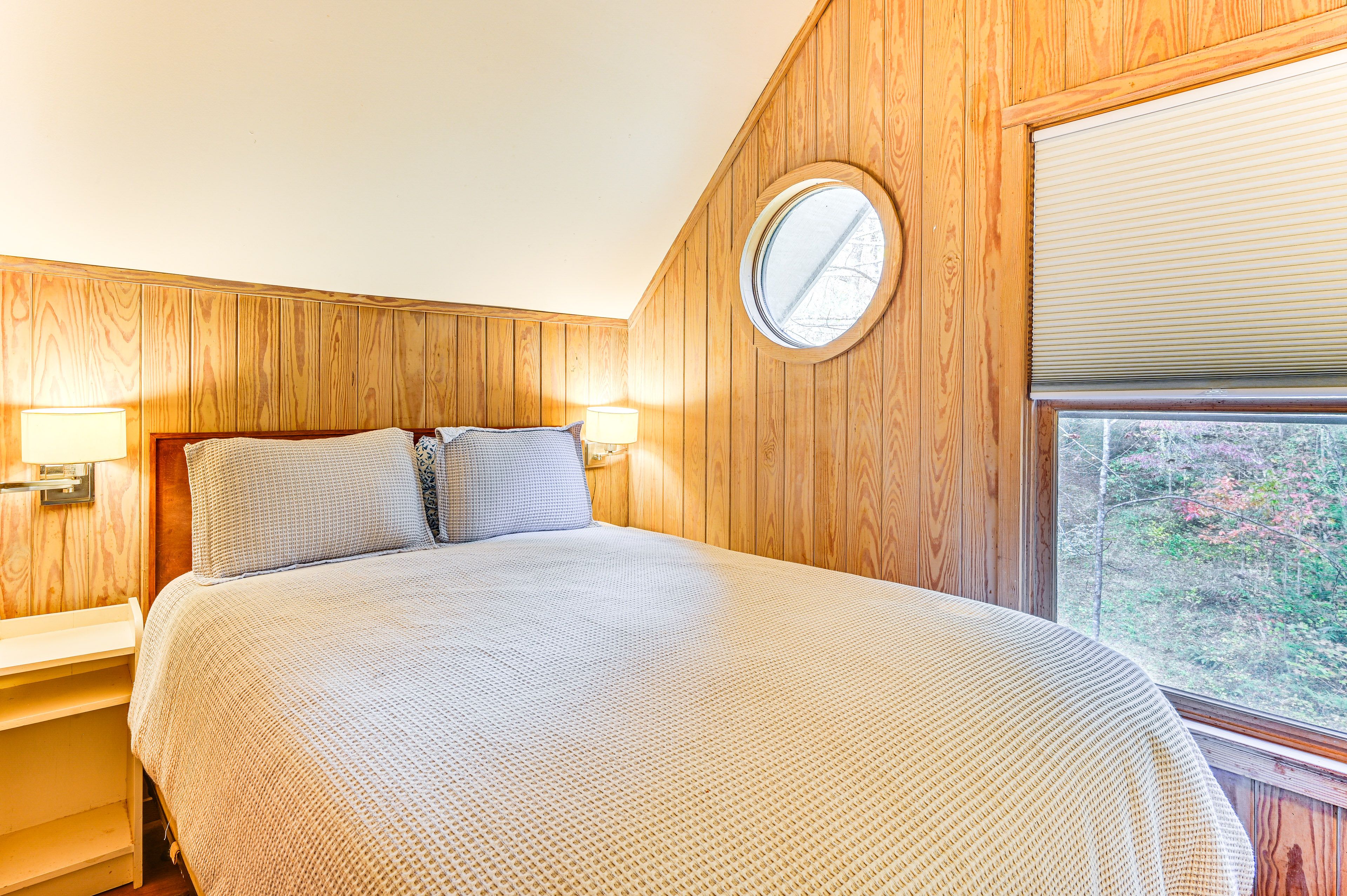 Bedroom 3 | Queen Bed | 2nd Floor