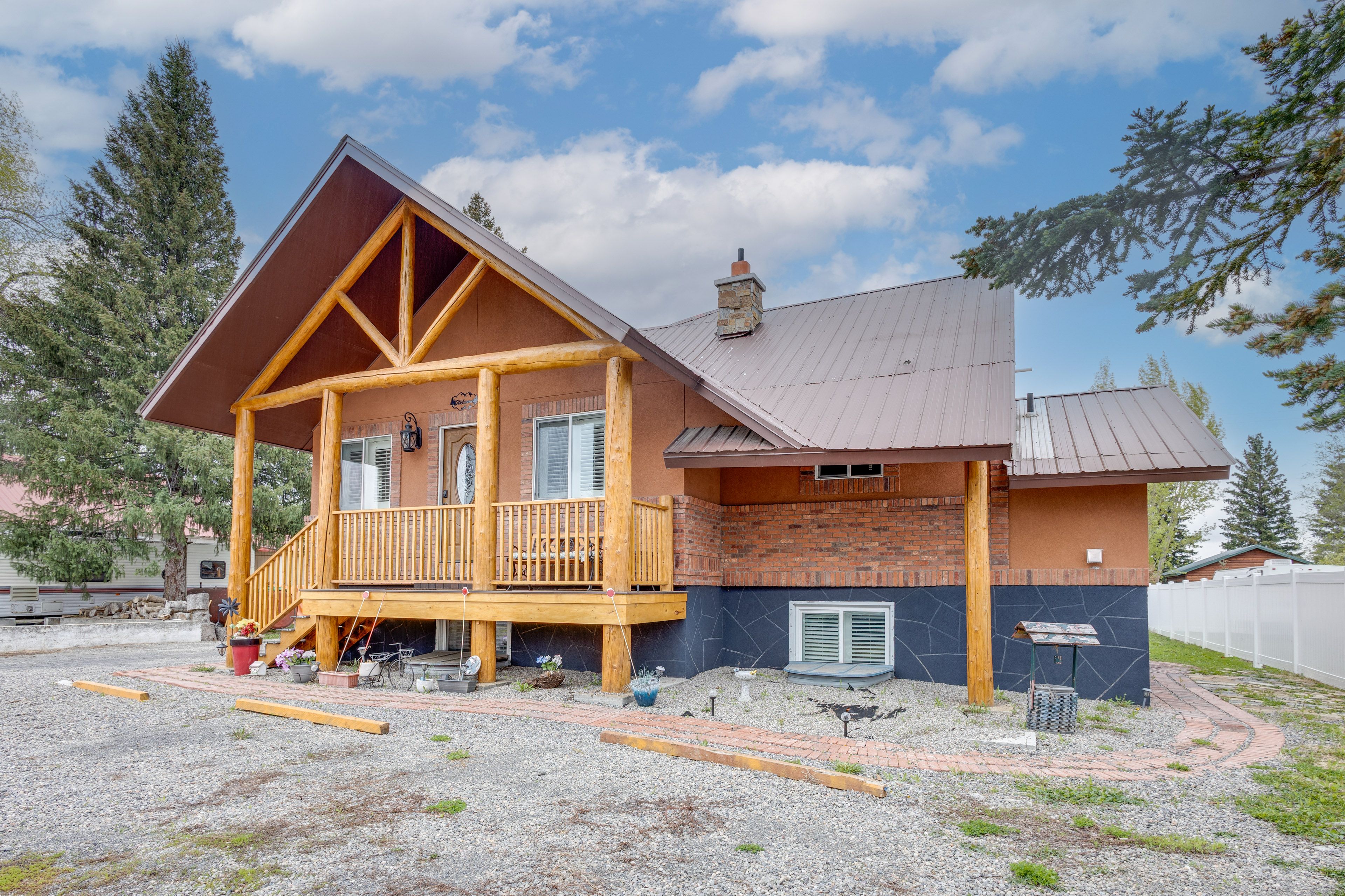 Parking | Driveway (5 Vehicles) | RV/Trailer Parking Allowed On-Site