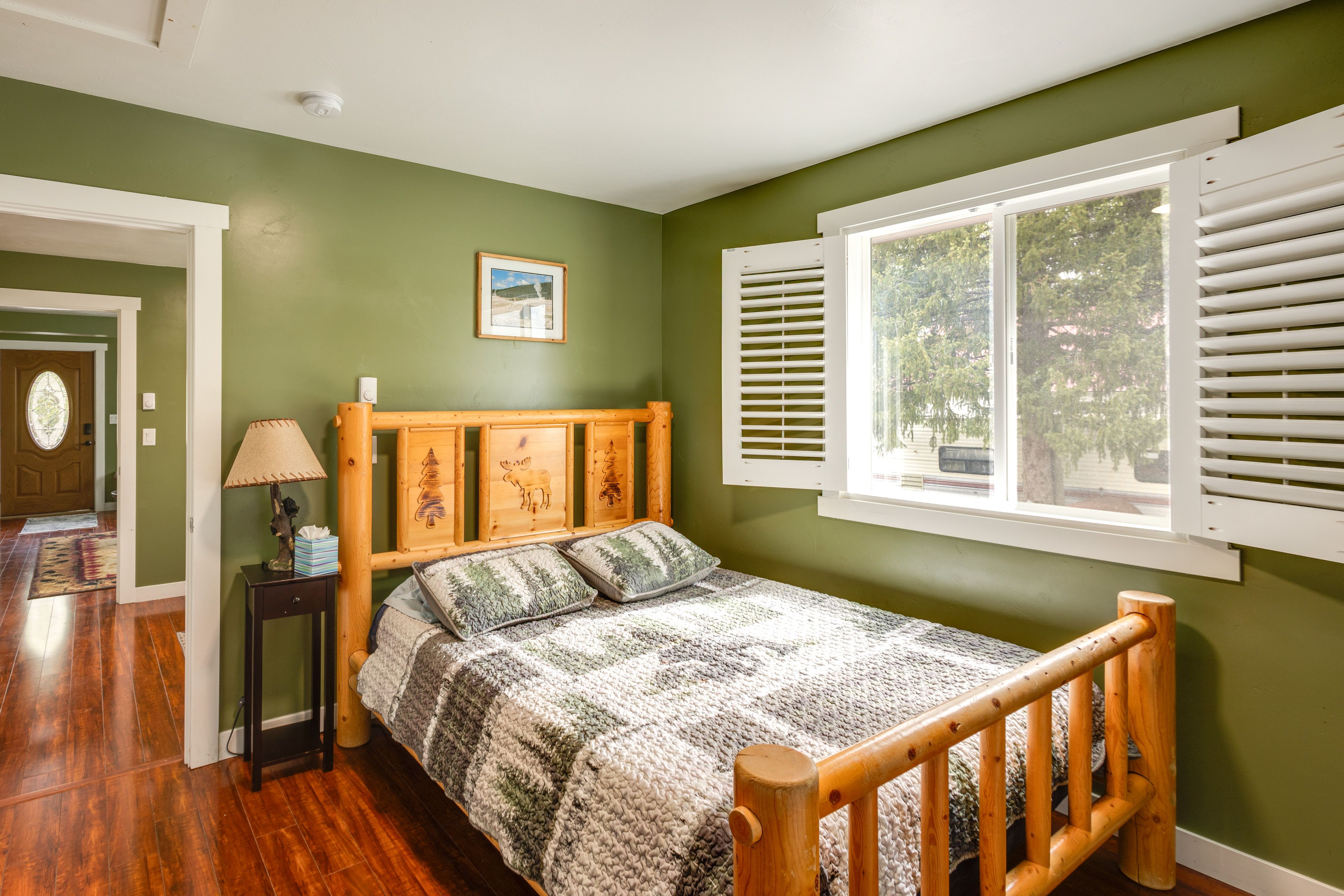 Bedroom 1 | Main Level | Queen Bed | Linens Provided