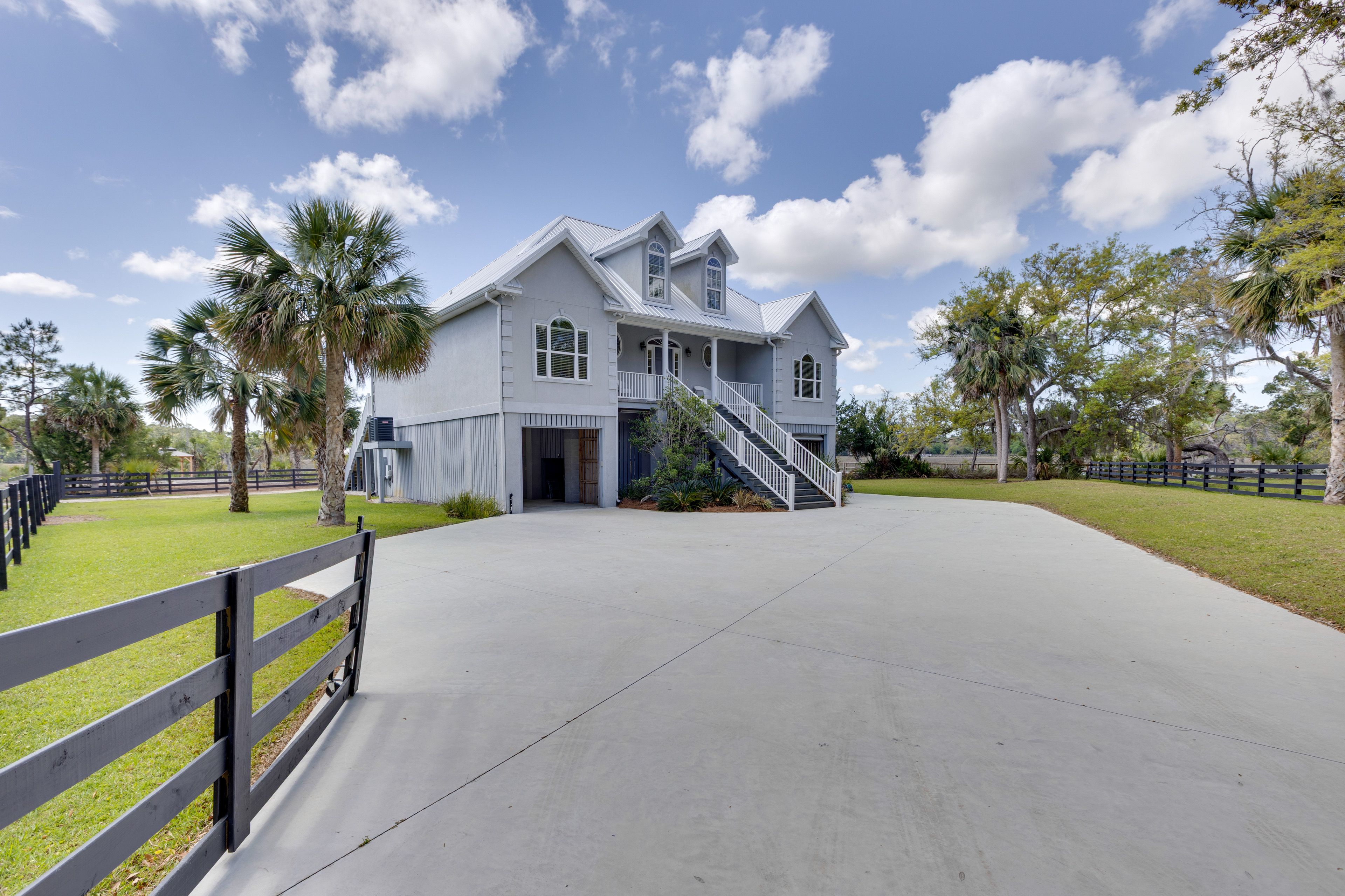 Parking | Driveway (2 Vehicles) | Garage (2 Vehicles) | Boat Parking